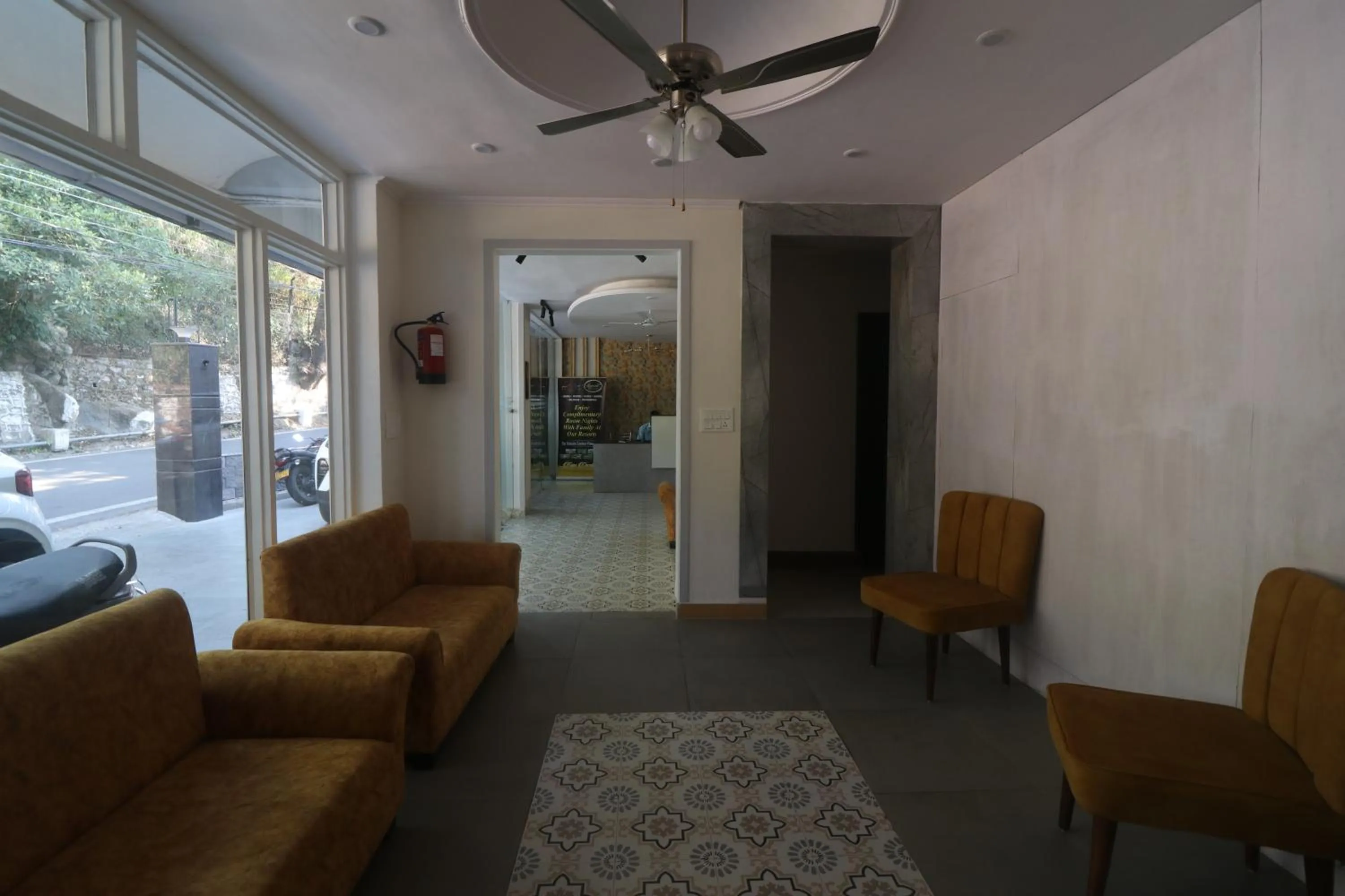 Lobby or reception in Aamod Feather Touch - Nainital