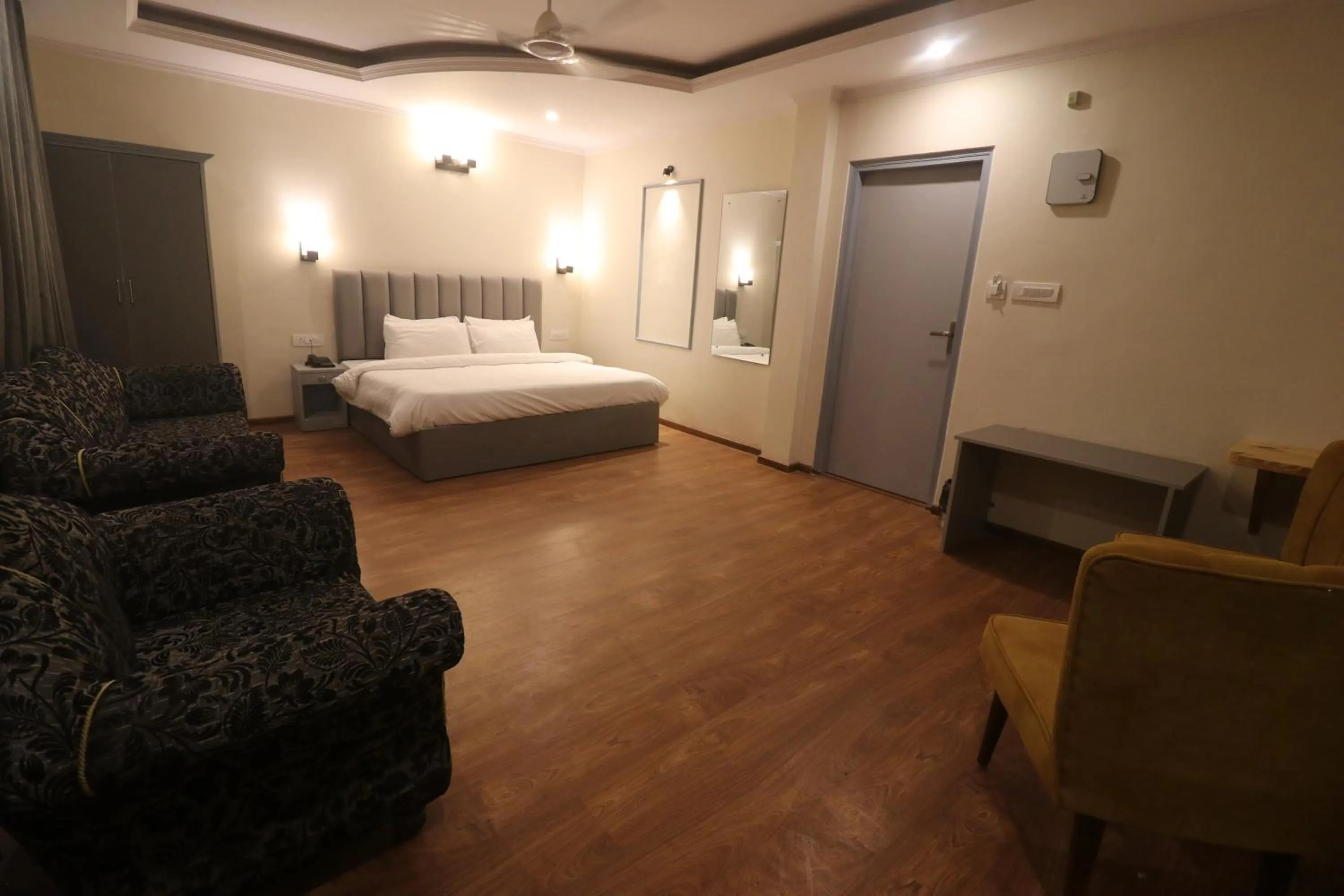 Photo of the whole room, Bed in Aamod Feather Touch - Nainital