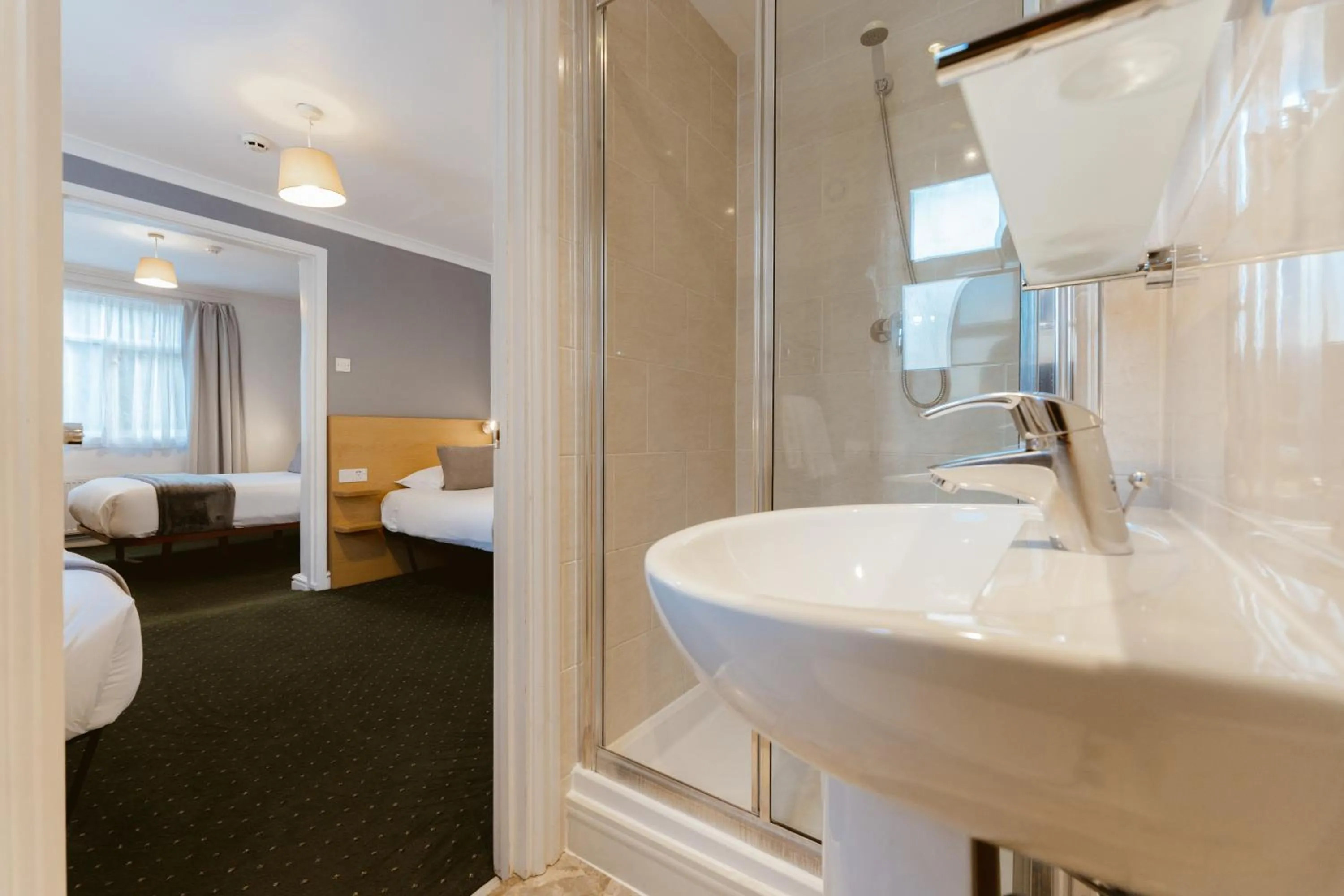 Bathroom, Bed in Star Hotel