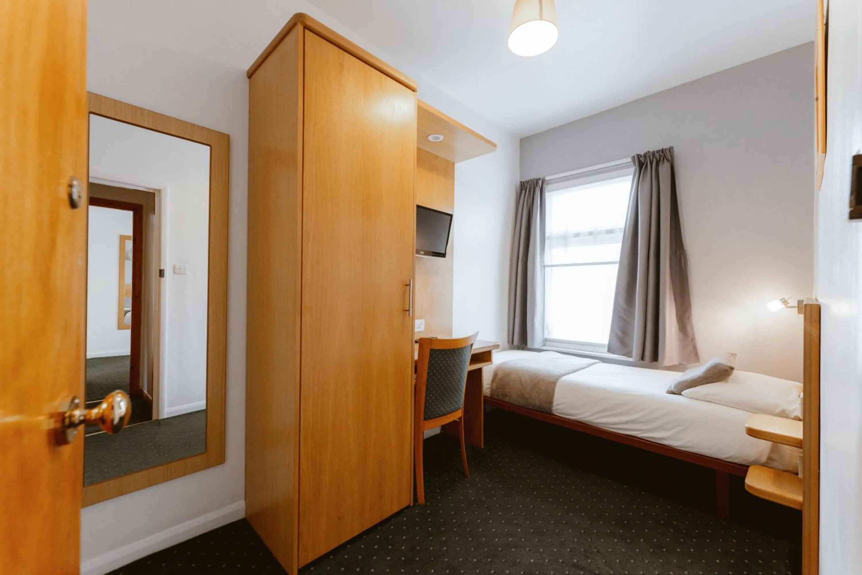 Bedroom, Bed in Star Hotel