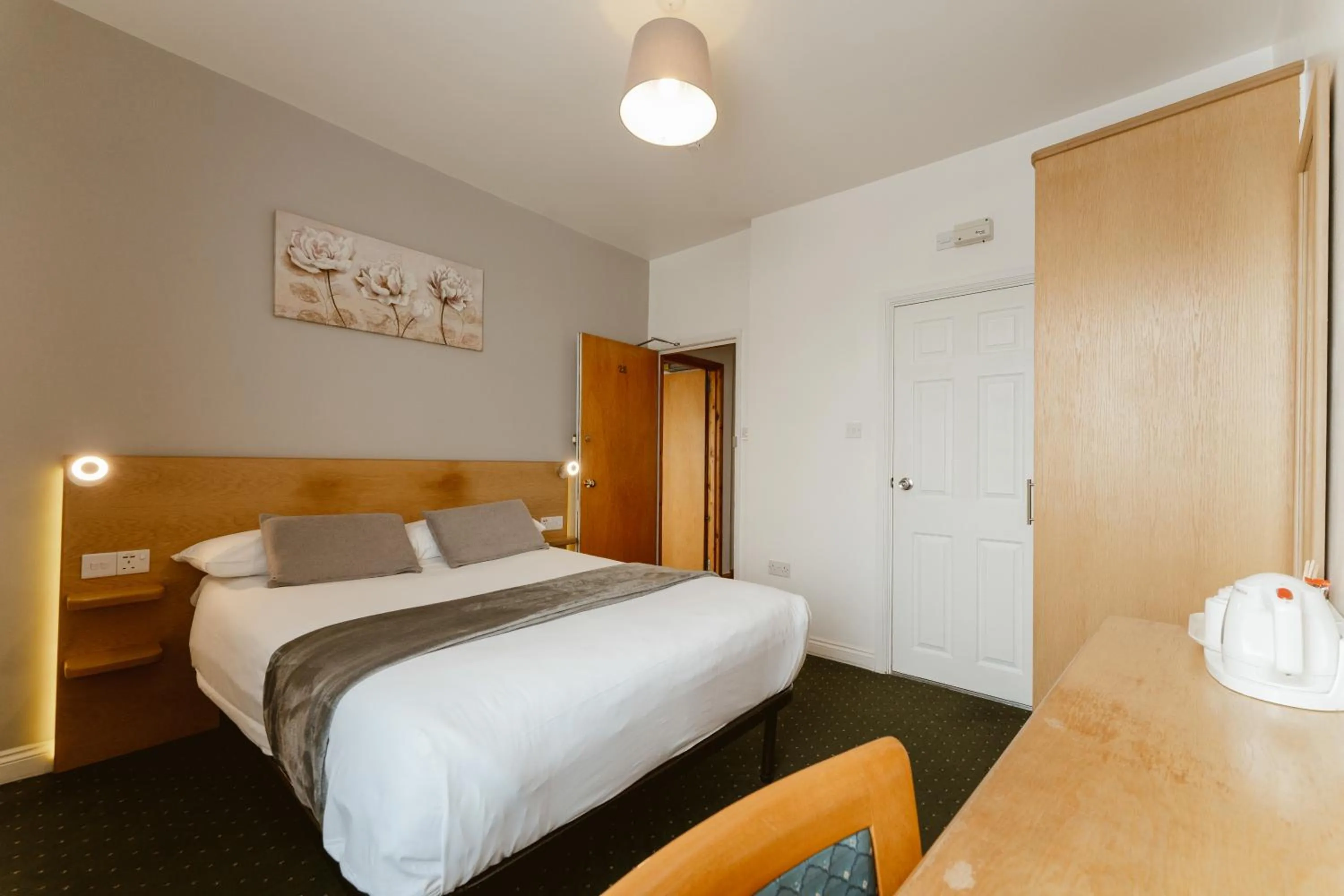 Bedroom, Bed in Star Hotel