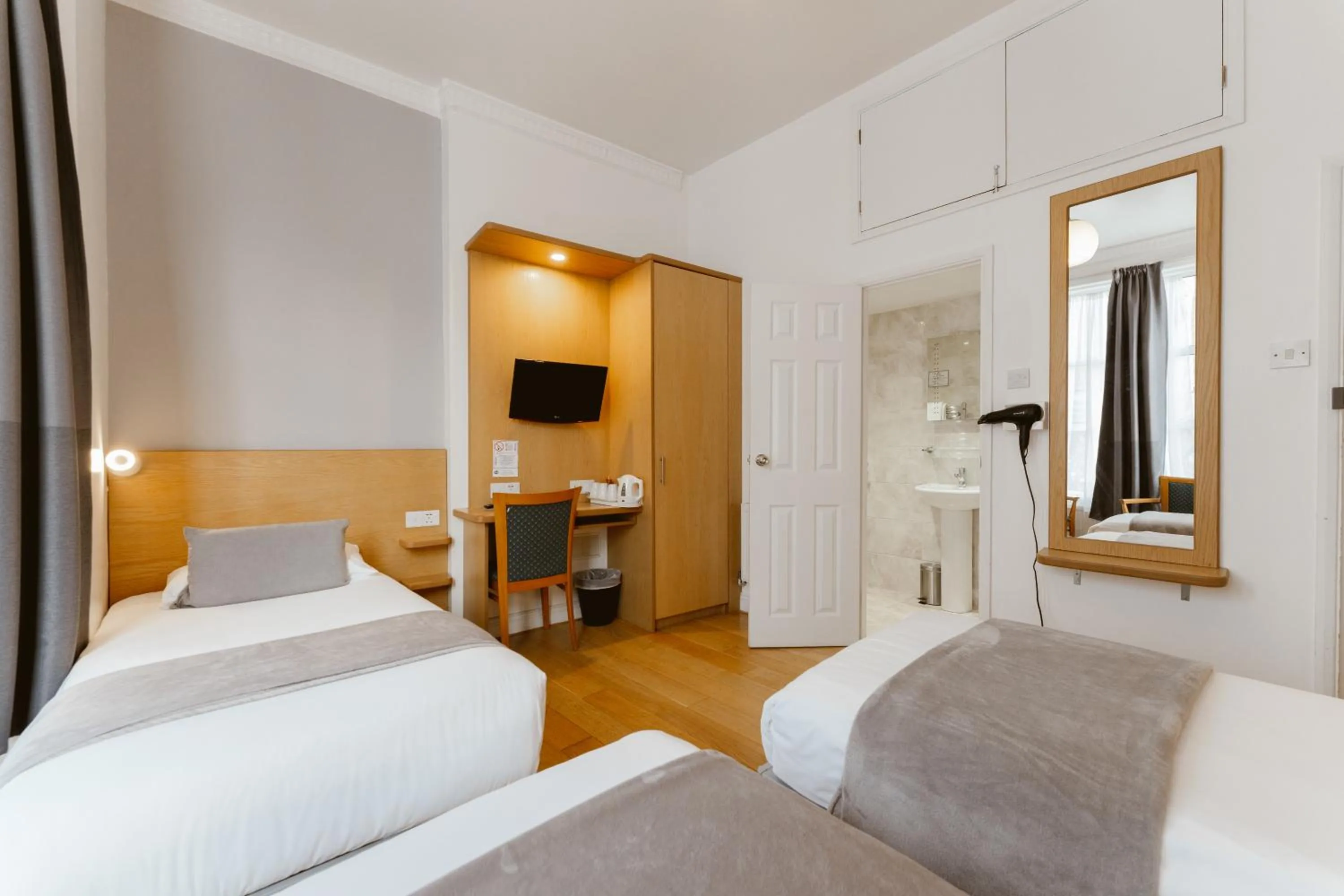 Bedroom, Bed in Star Hotel