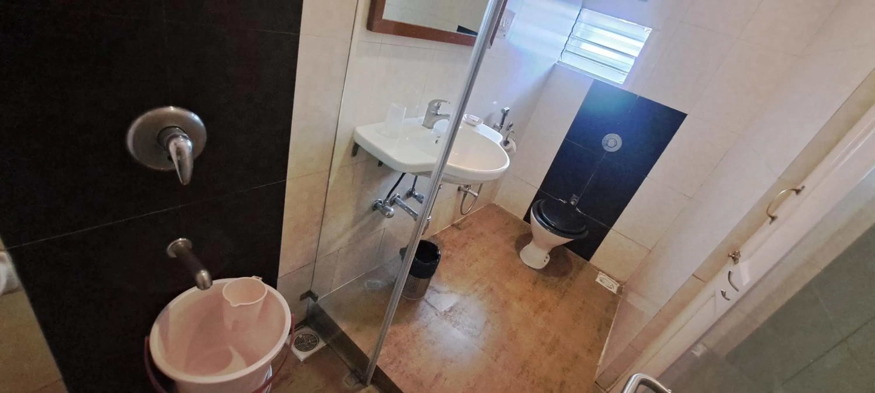 Bathroom in Hotel Swaroop