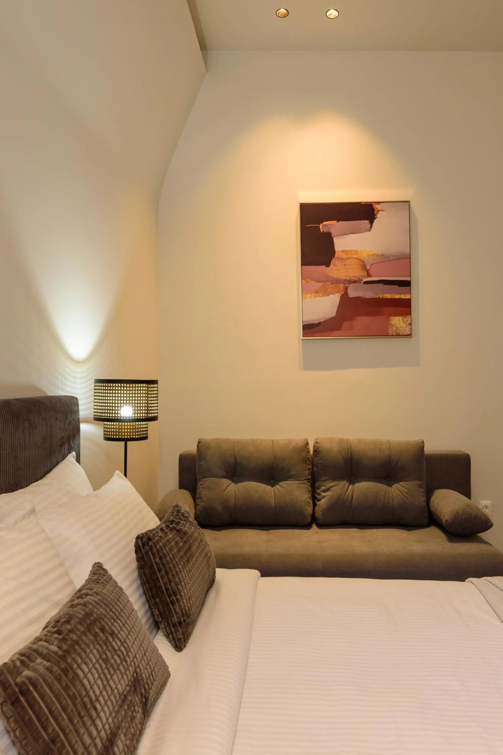 soundproof, Bed in Arthur Suites in Old Town