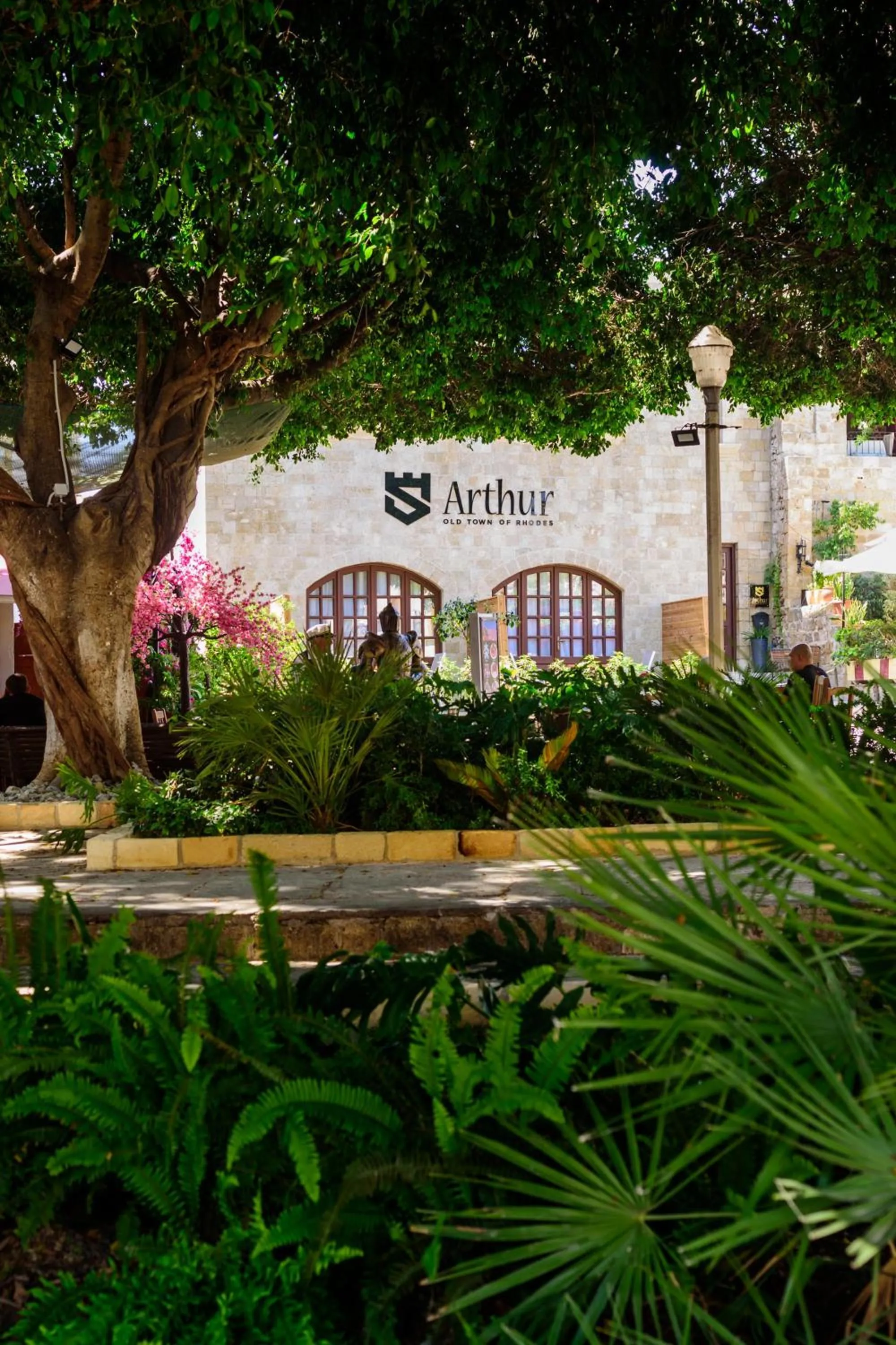 Spring in Arthur Suites in Old Town