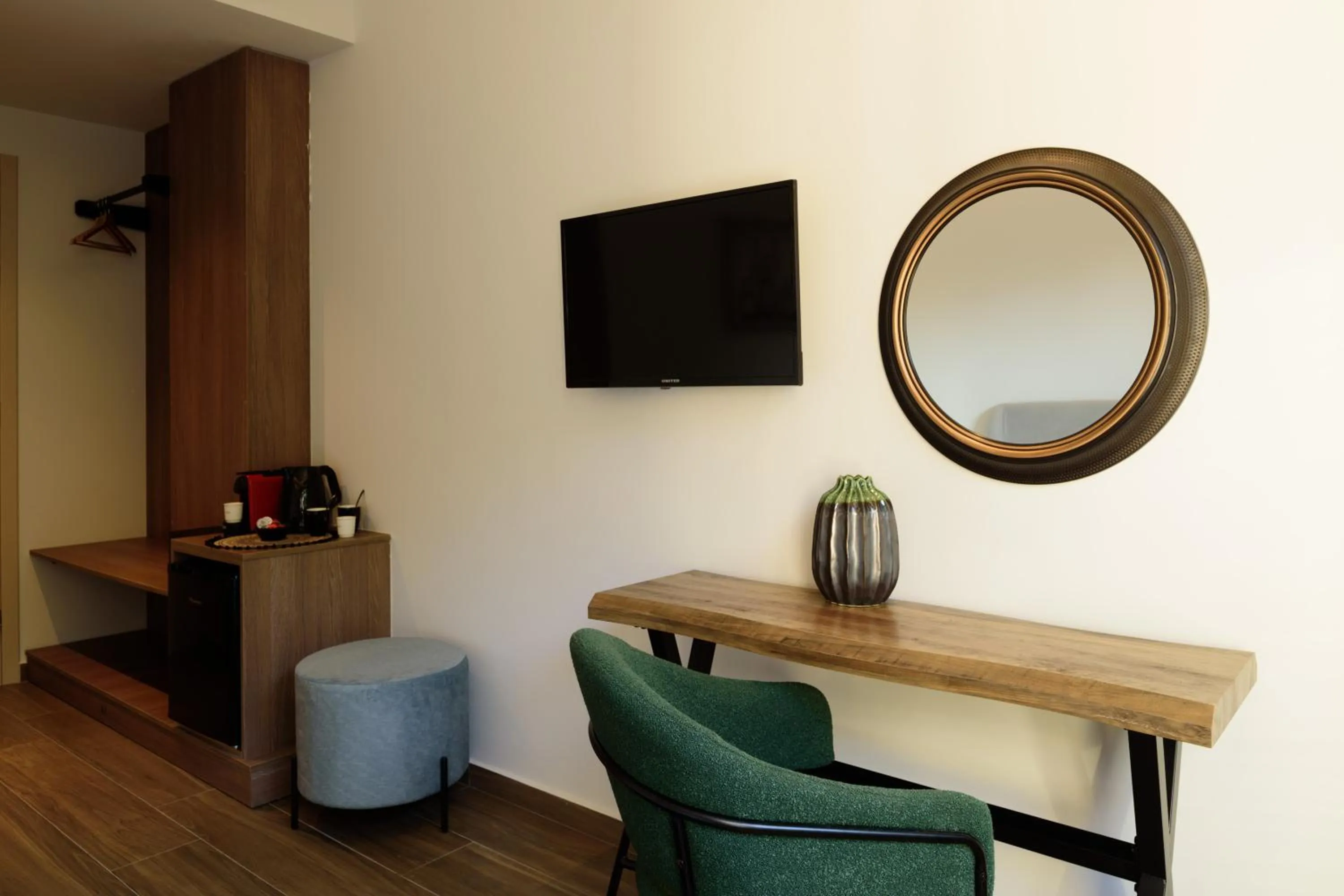 TV and multimedia in Arthur Suites in Old Town