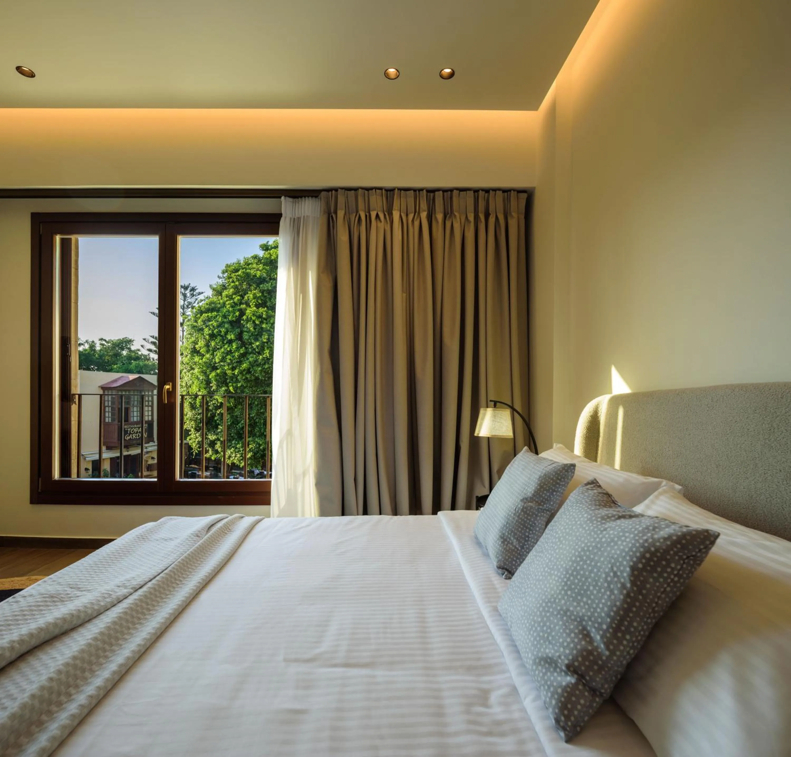 View (from property/room), Bed in Arthur Suites in Old Town