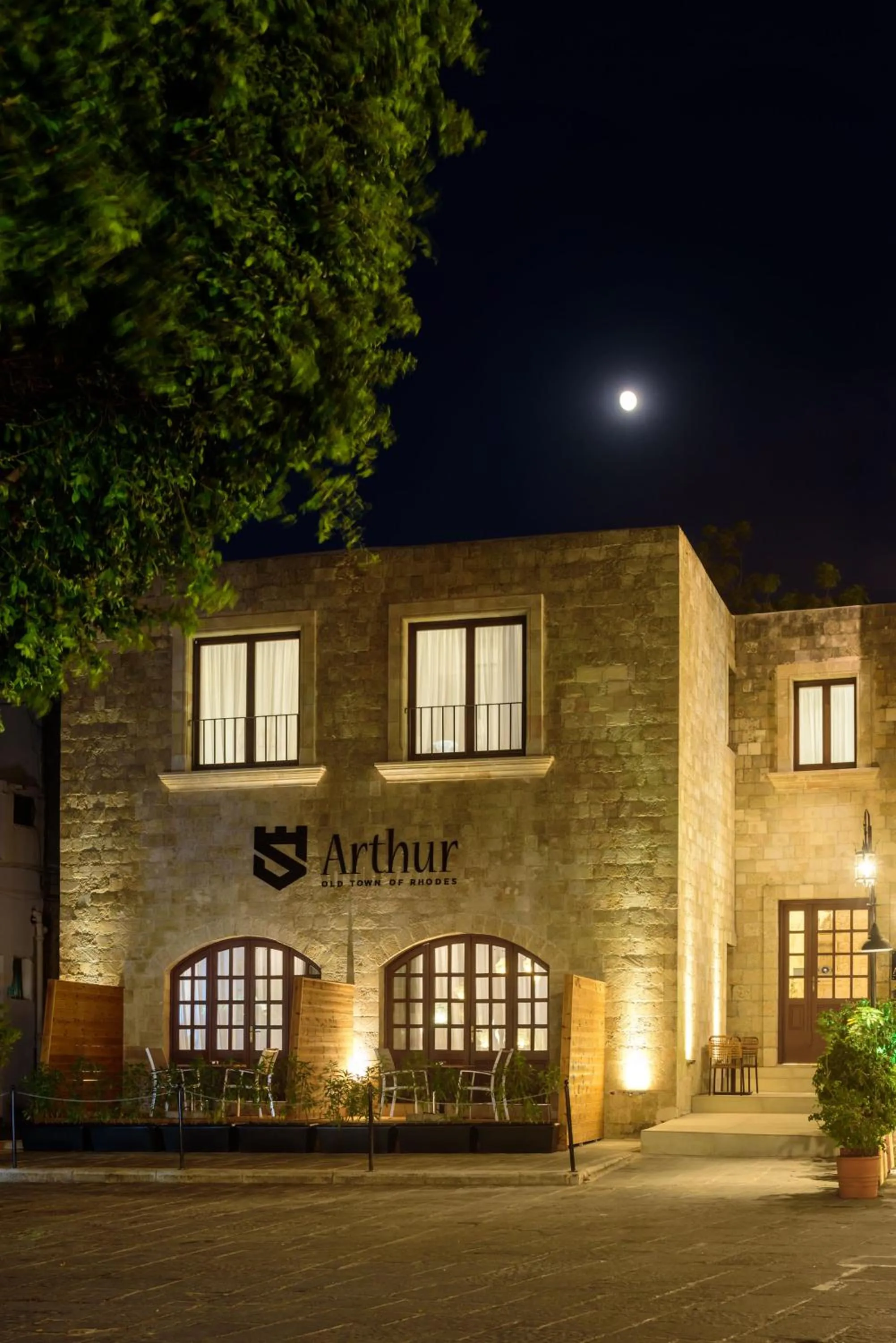 Facade/entrance in Arthur Suites in Old Town