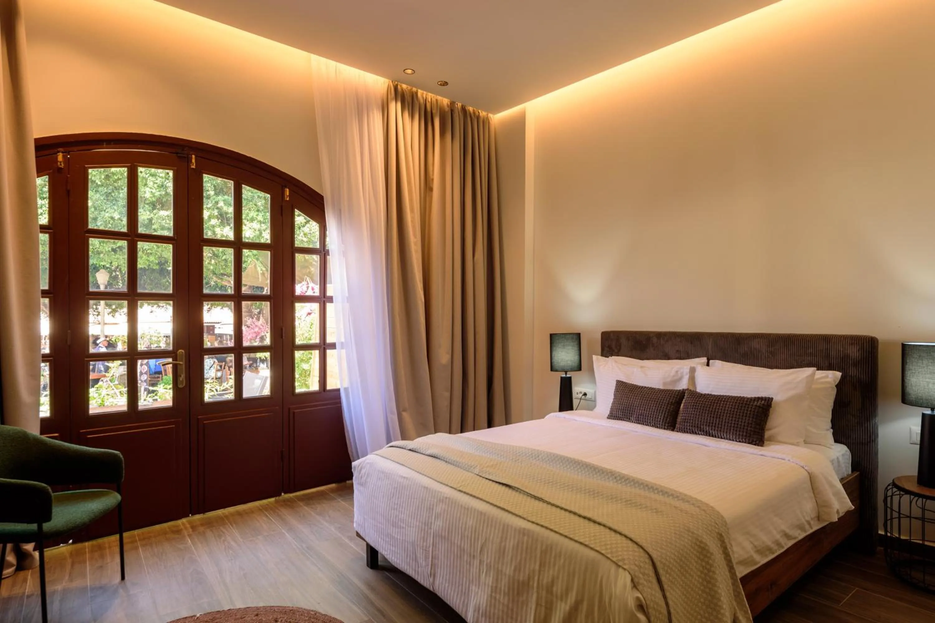 Bedroom, Bed in Arthur Suites in Old Town