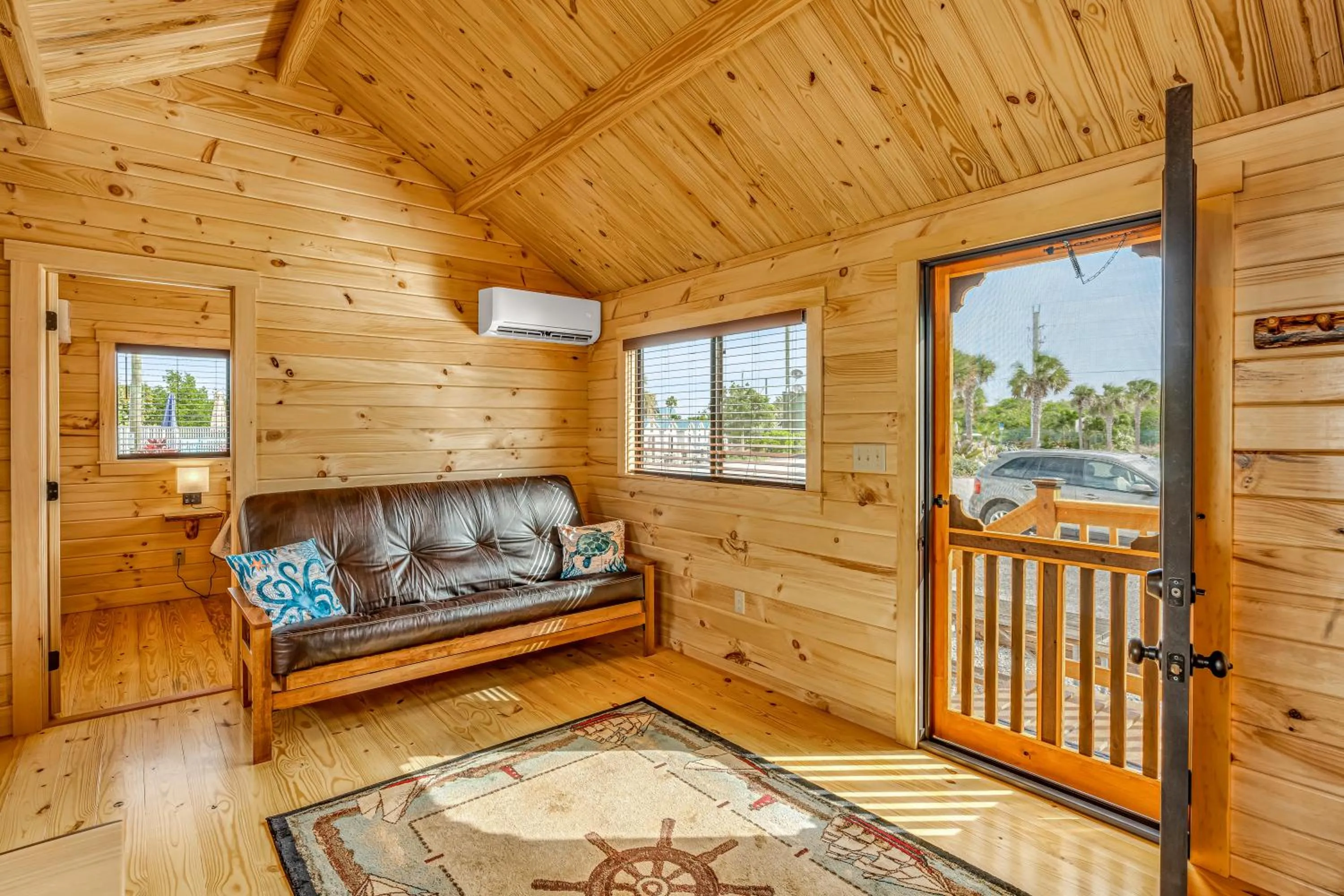 Living room in Good Times Motel and Marina