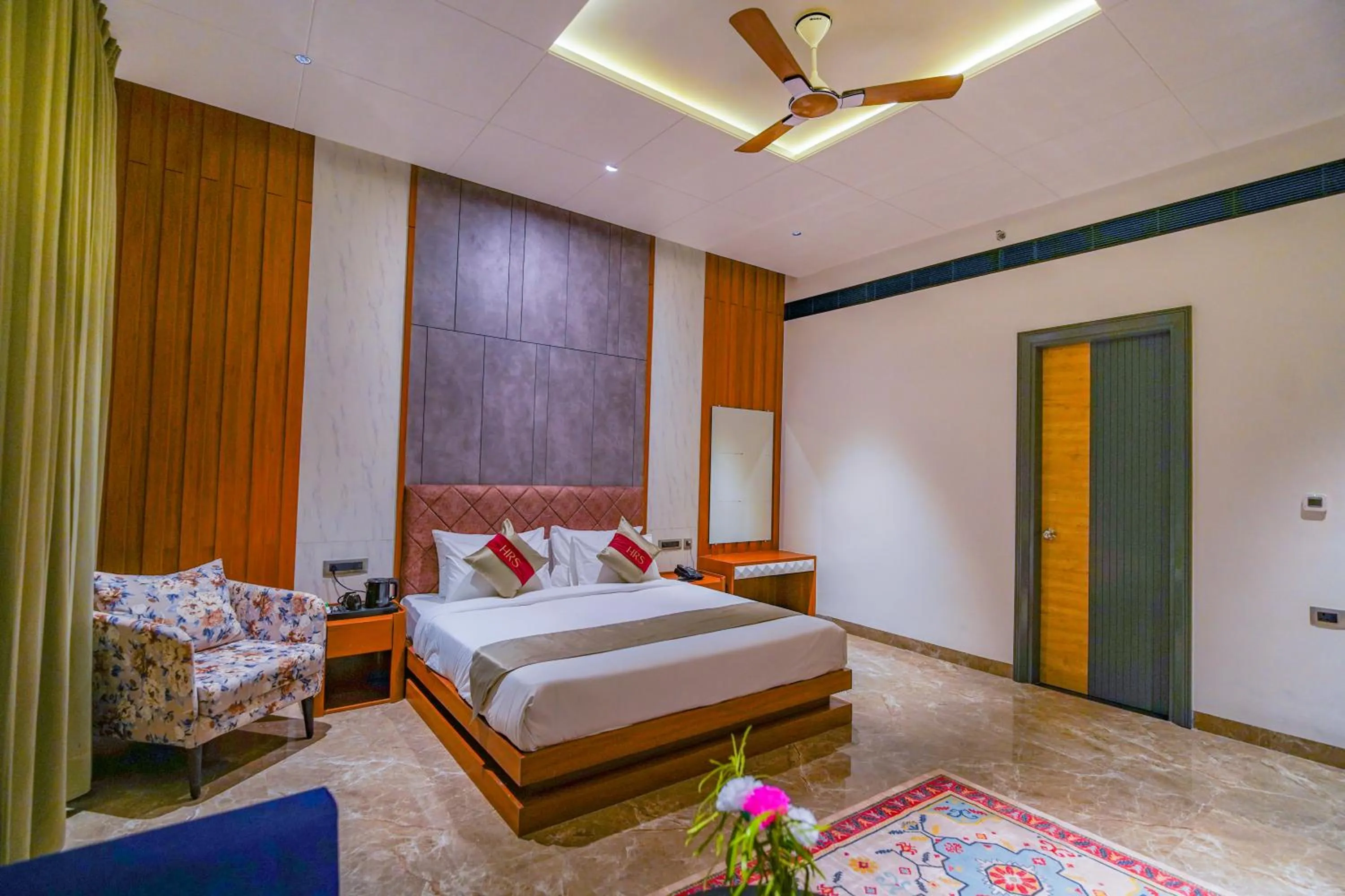 Photo of the whole room, Bed in Hotel Red Stone