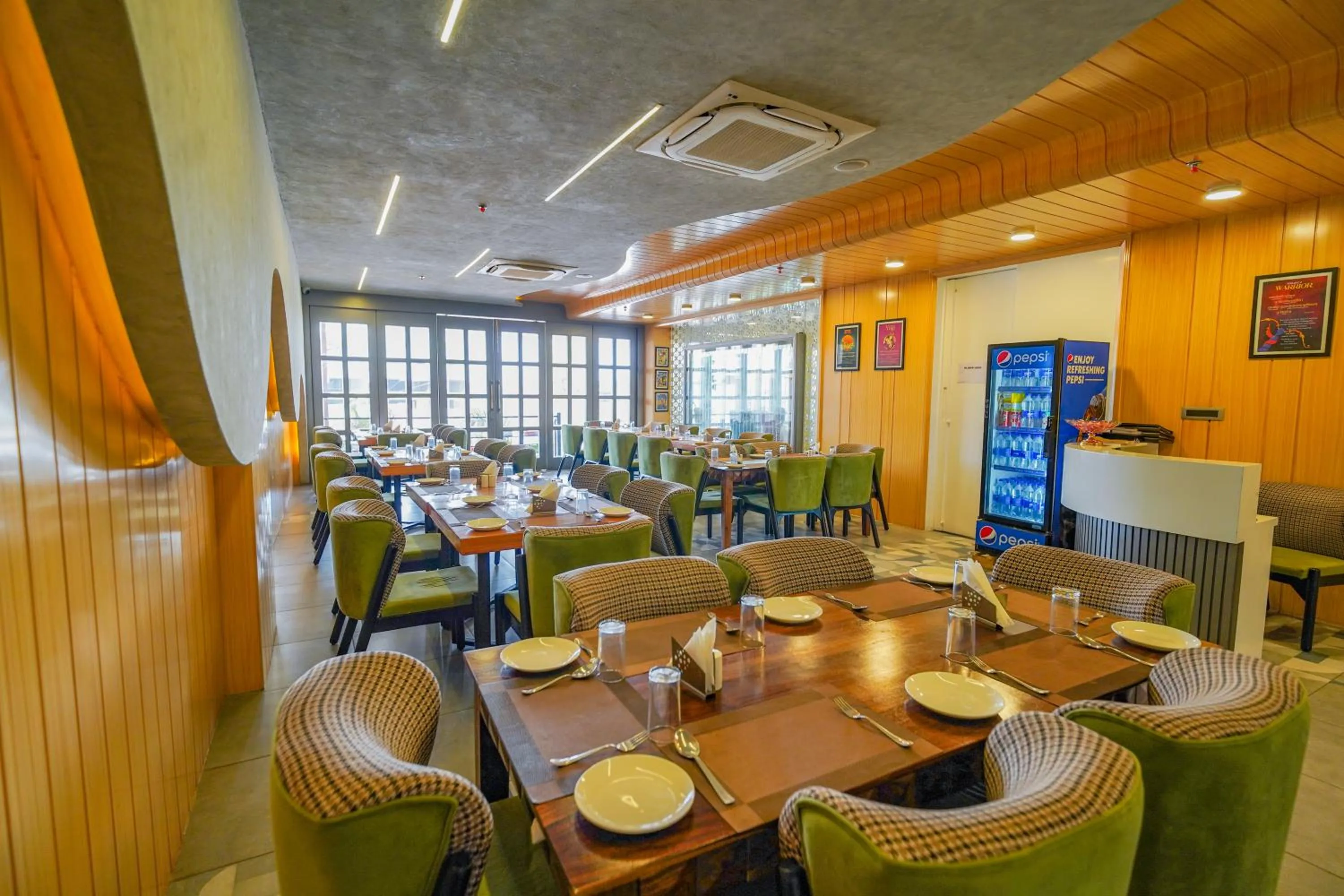 Restaurant/places to eat in Hotel Red Stone