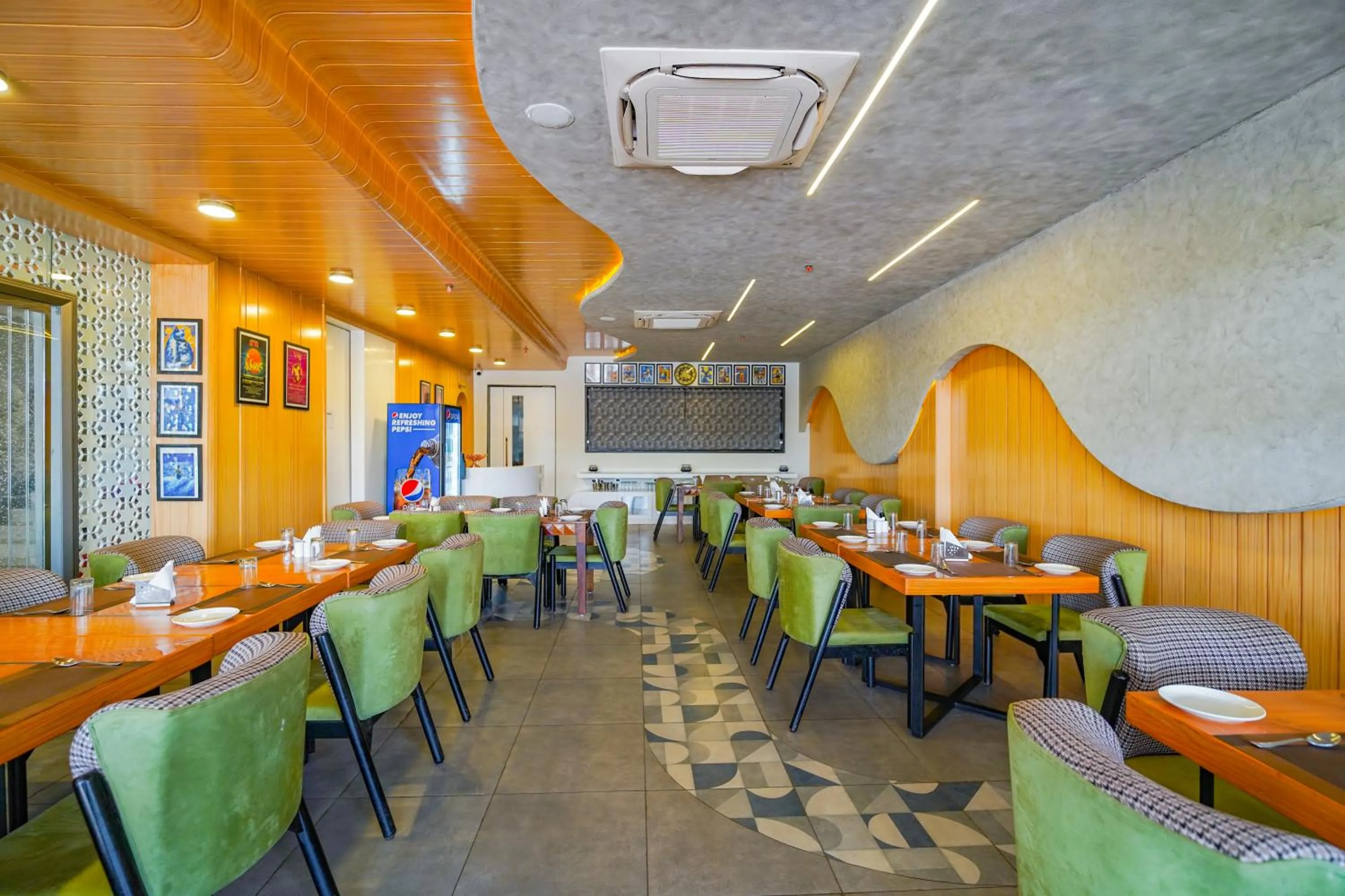 Restaurant/places to eat in Hotel Red Stone