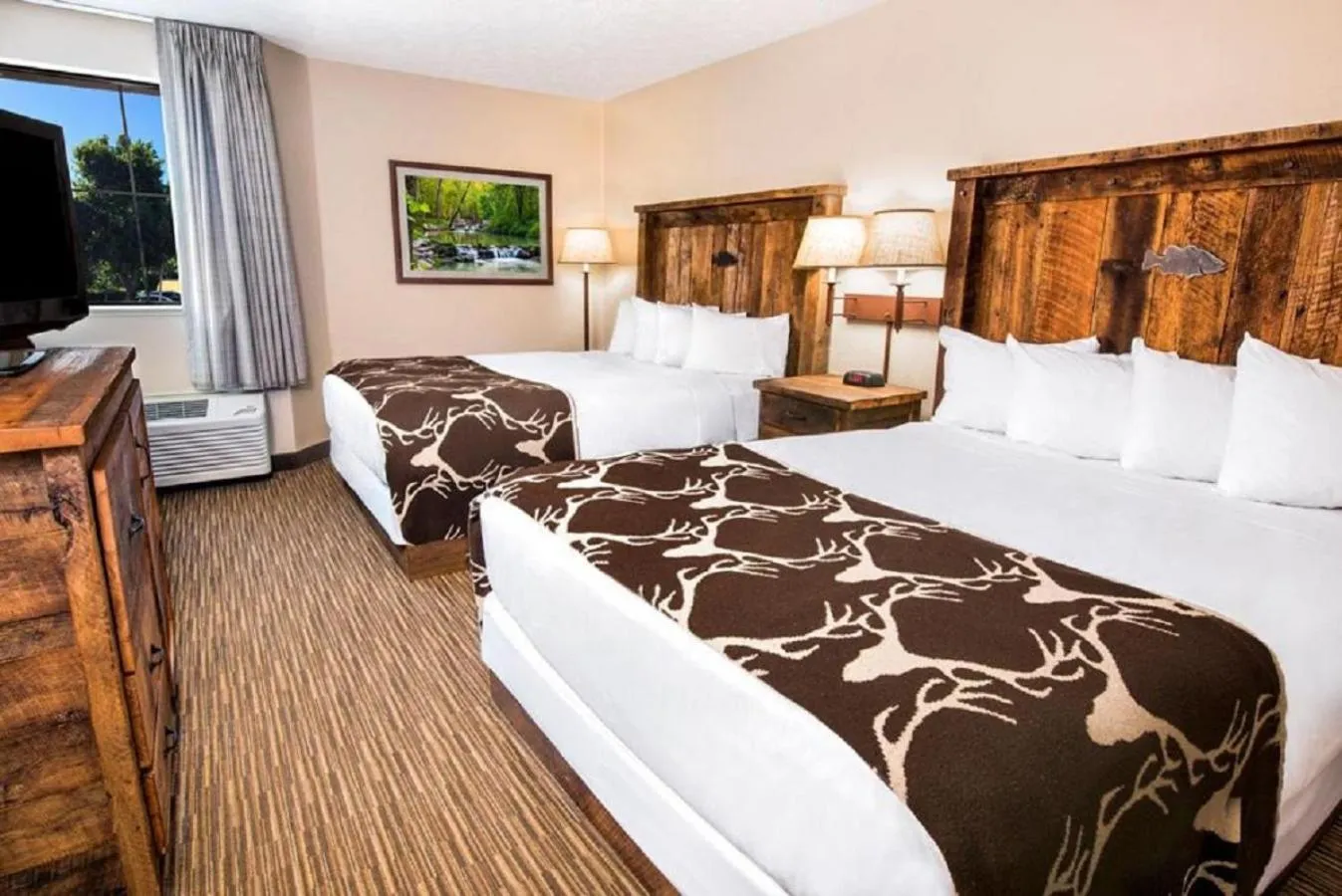 Bed in Bass Pro Shops Angler's Lodge