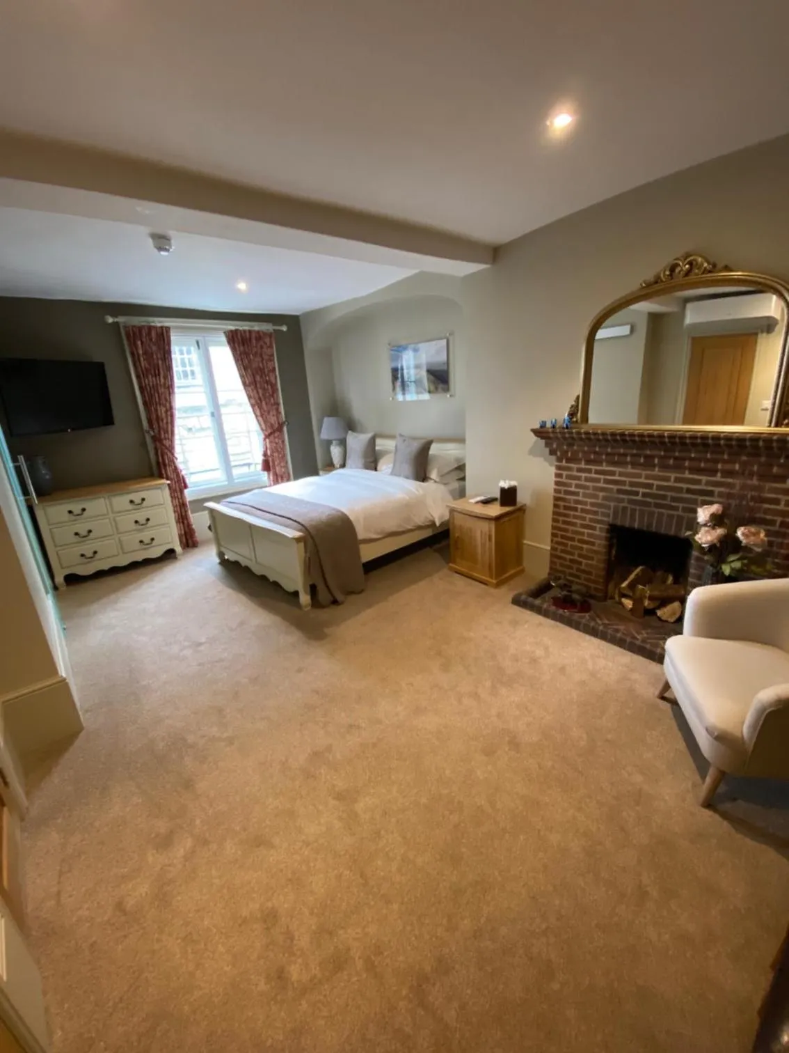 Photo of the whole room, Bed in The Peppermill Town house Hotel & Restaurant