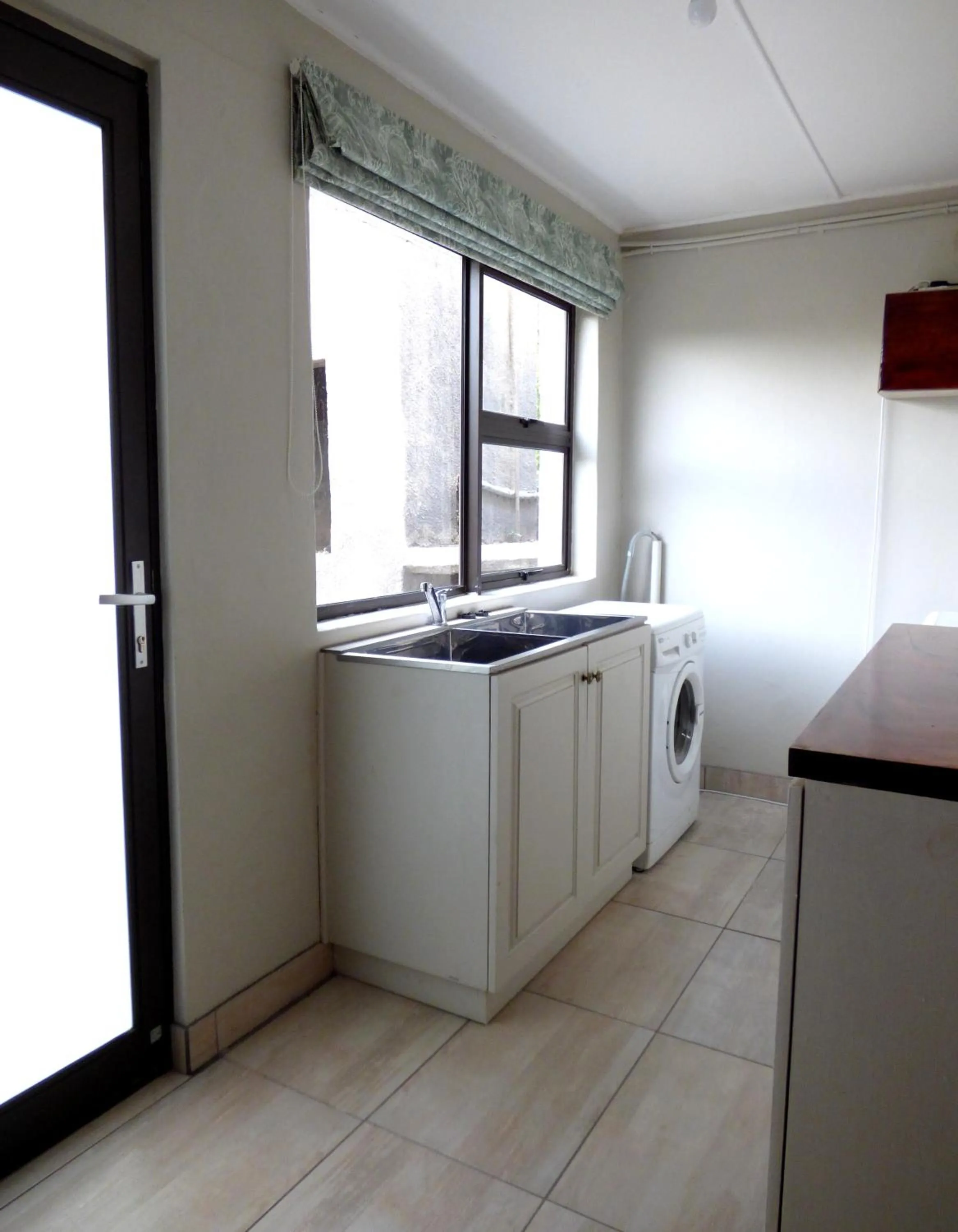 Kitchen or kitchenette in The Ranch House at African Safari Lodge