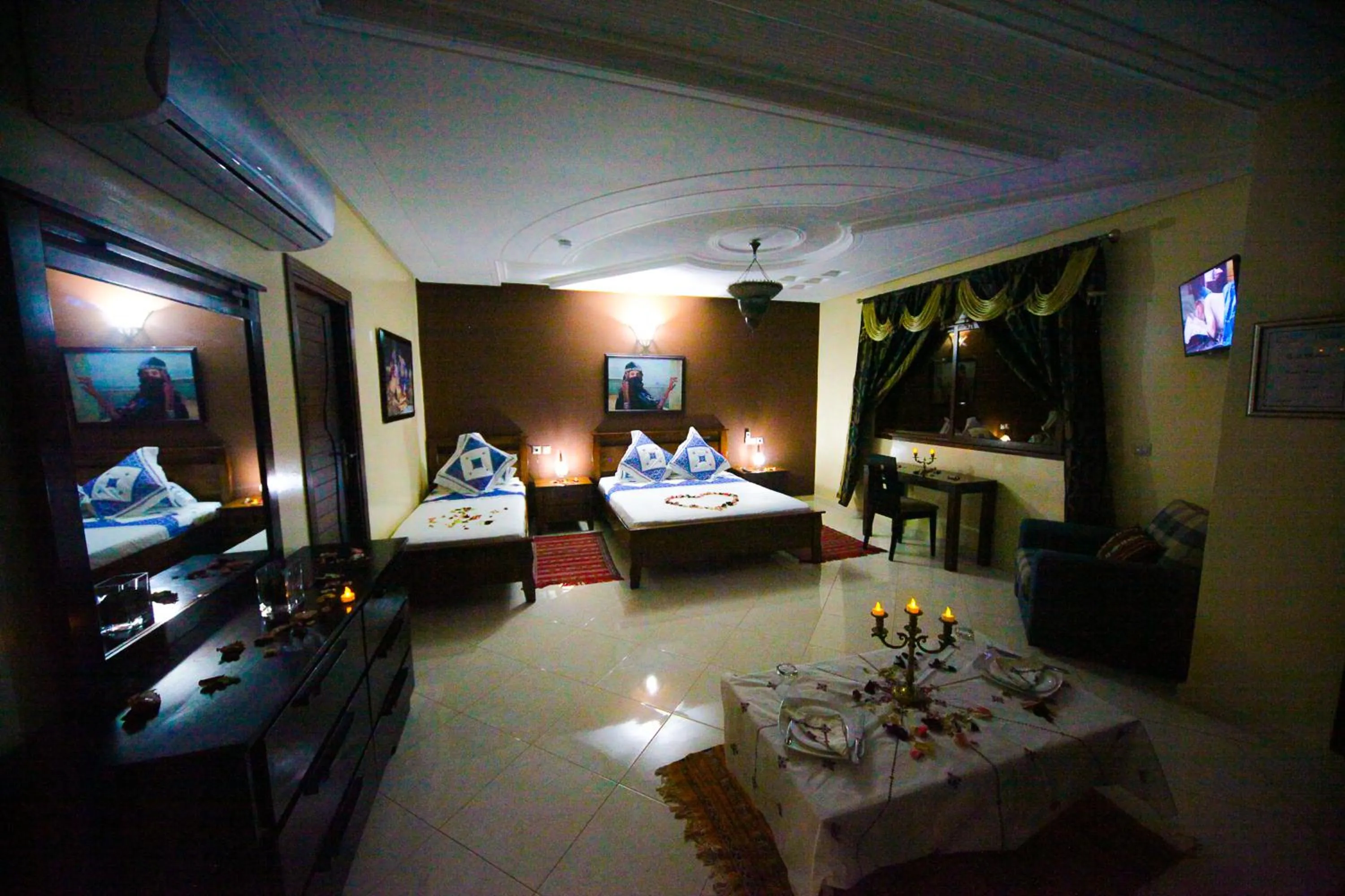 Photo of the whole room, Bed in Riad Mimosa