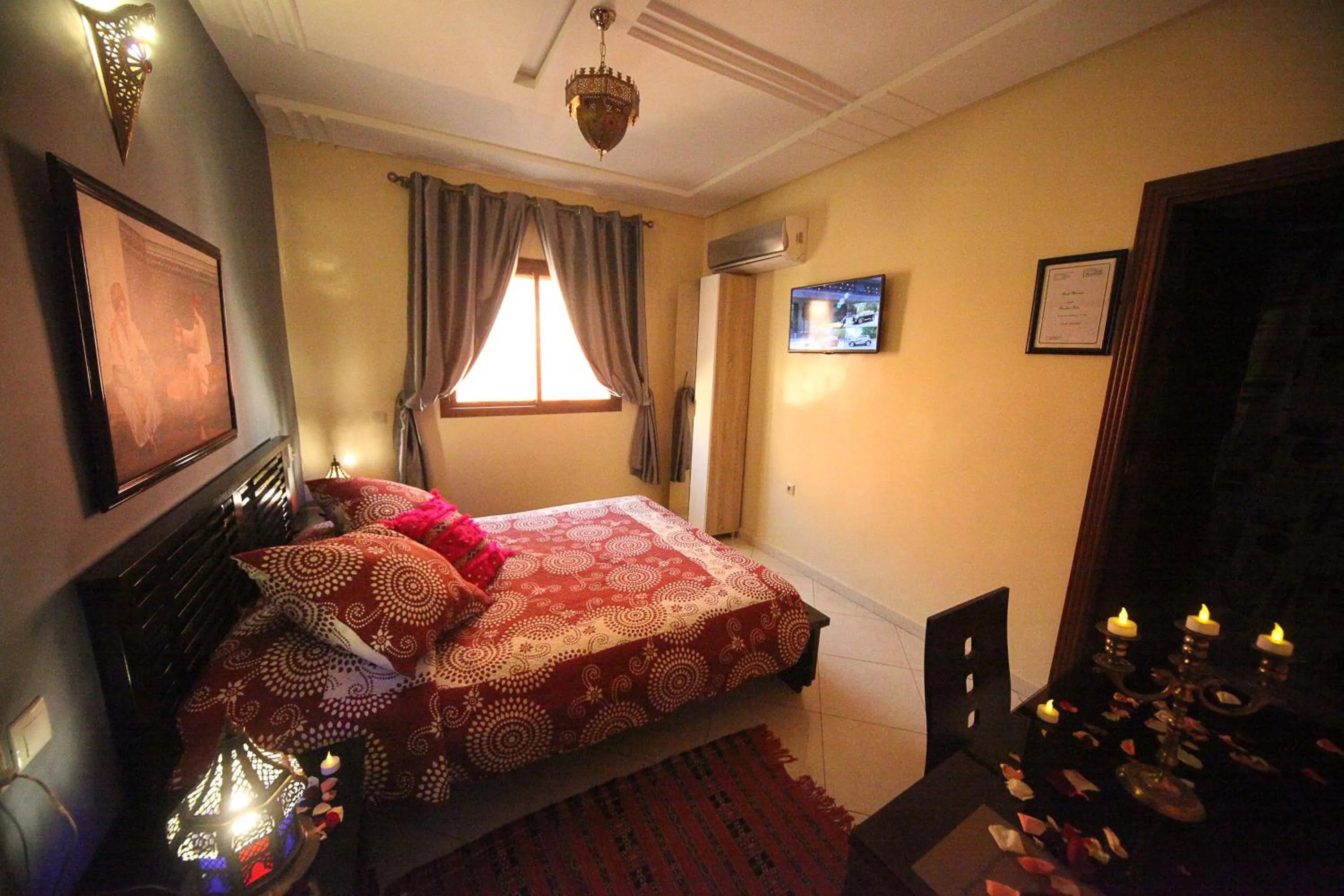 Photo of the whole room, Bed in Riad Mimosa