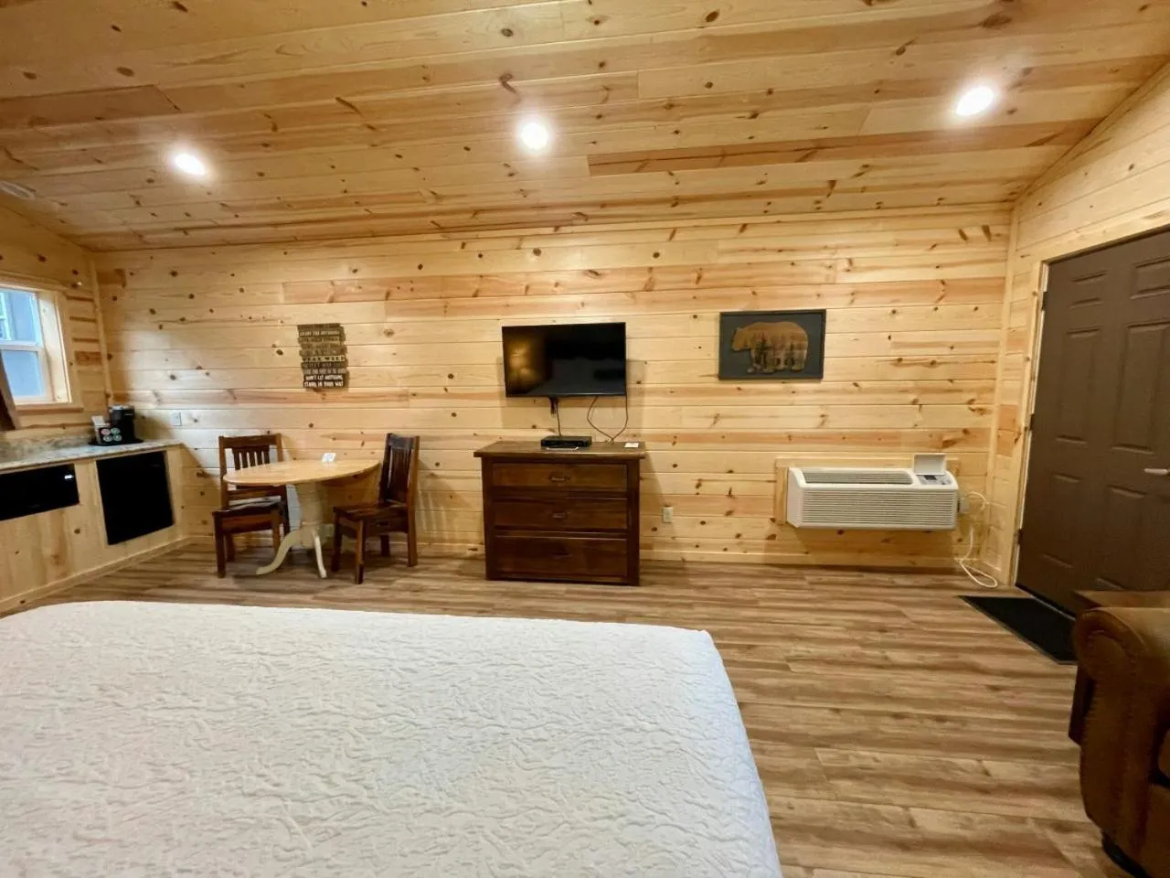 Bed in Riverfront Motel & Cabins