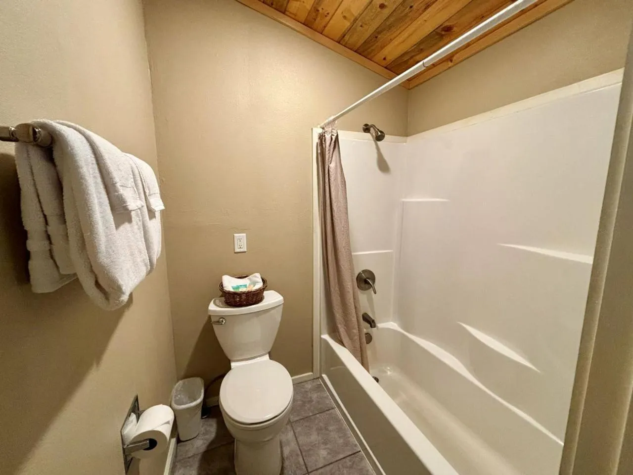 Shower in Riverfront Motel & Cabins