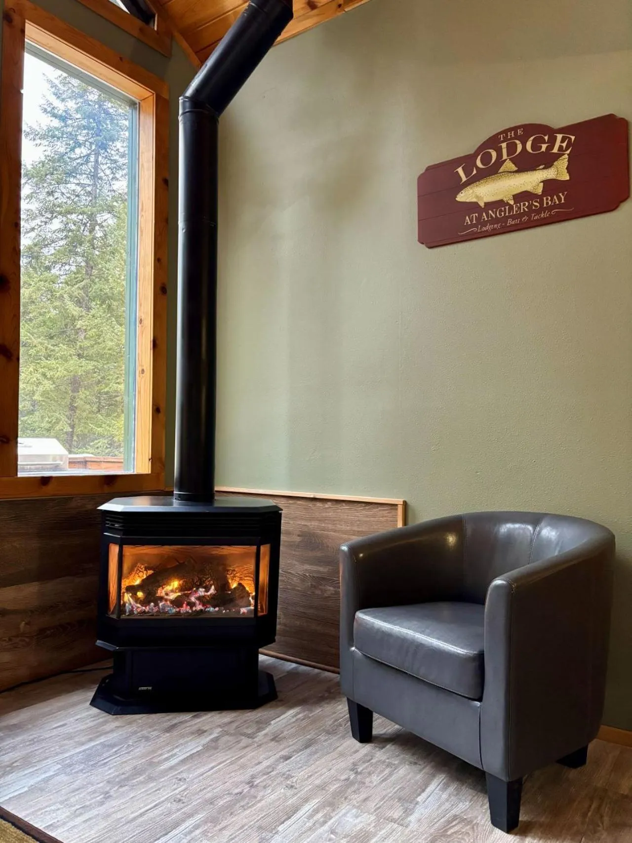 Living room in Riverfront Motel & Cabins