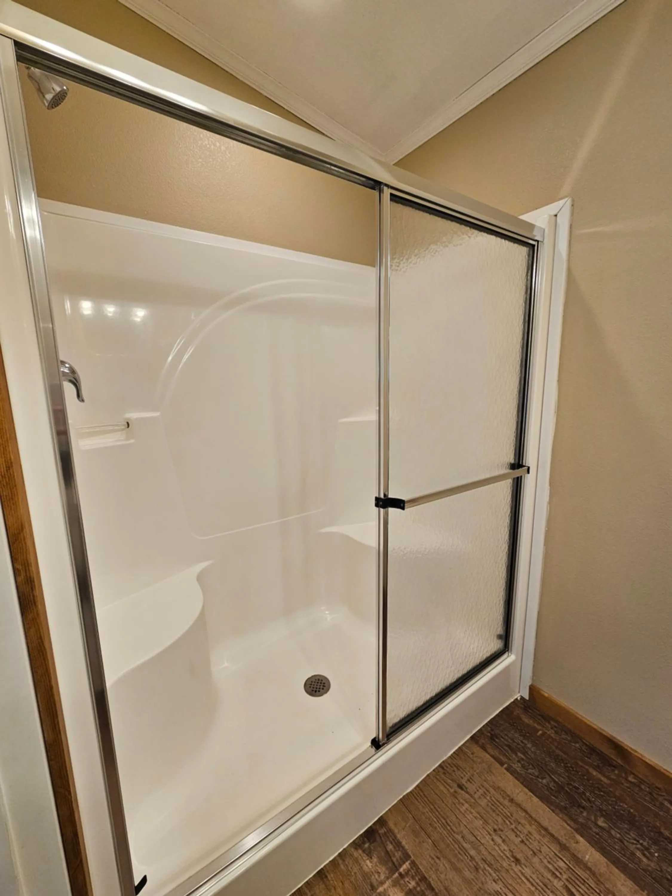 Shower in Riverfront Motel & Cabins