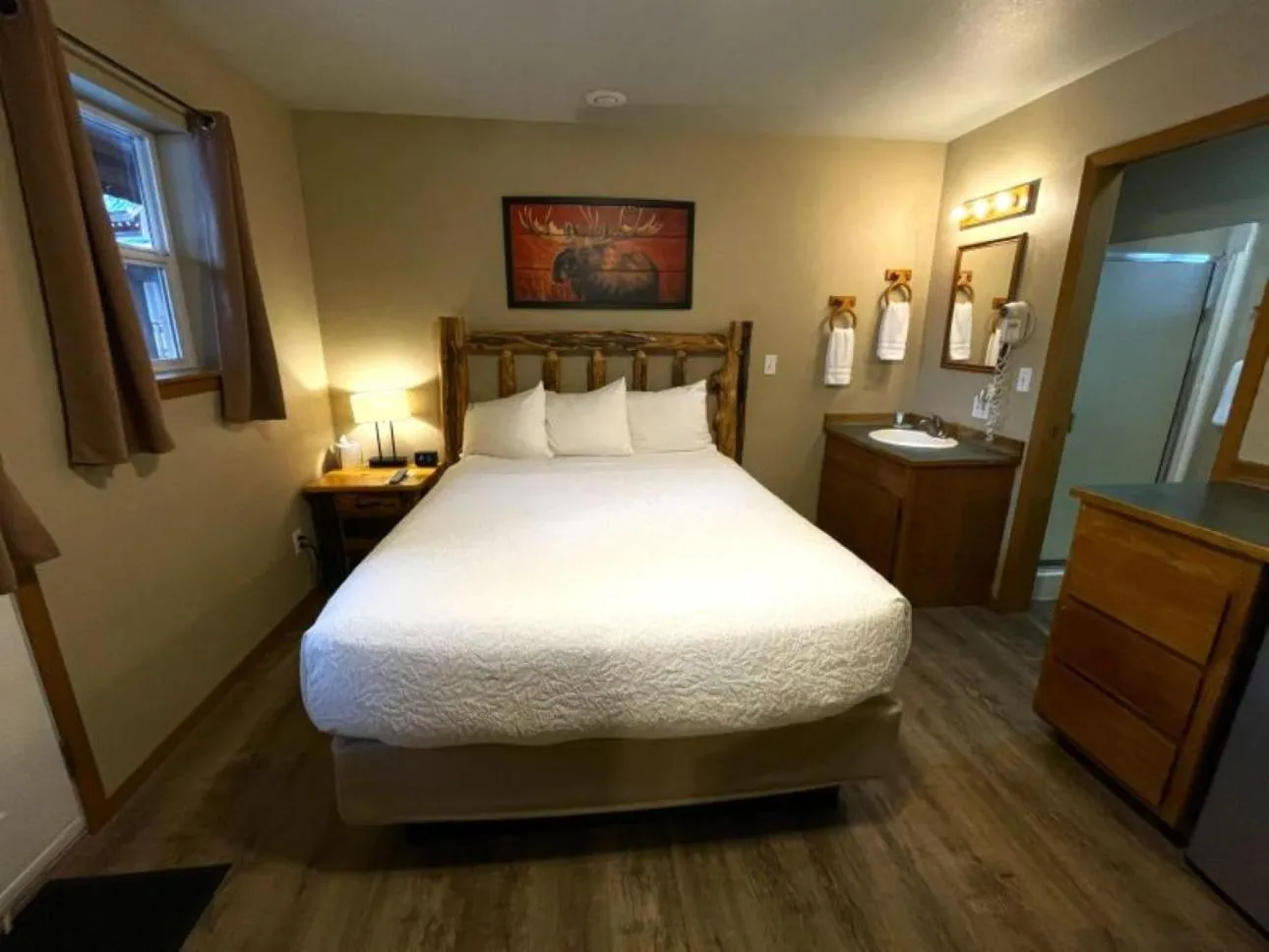 Bed in Riverfront Motel & Cabins