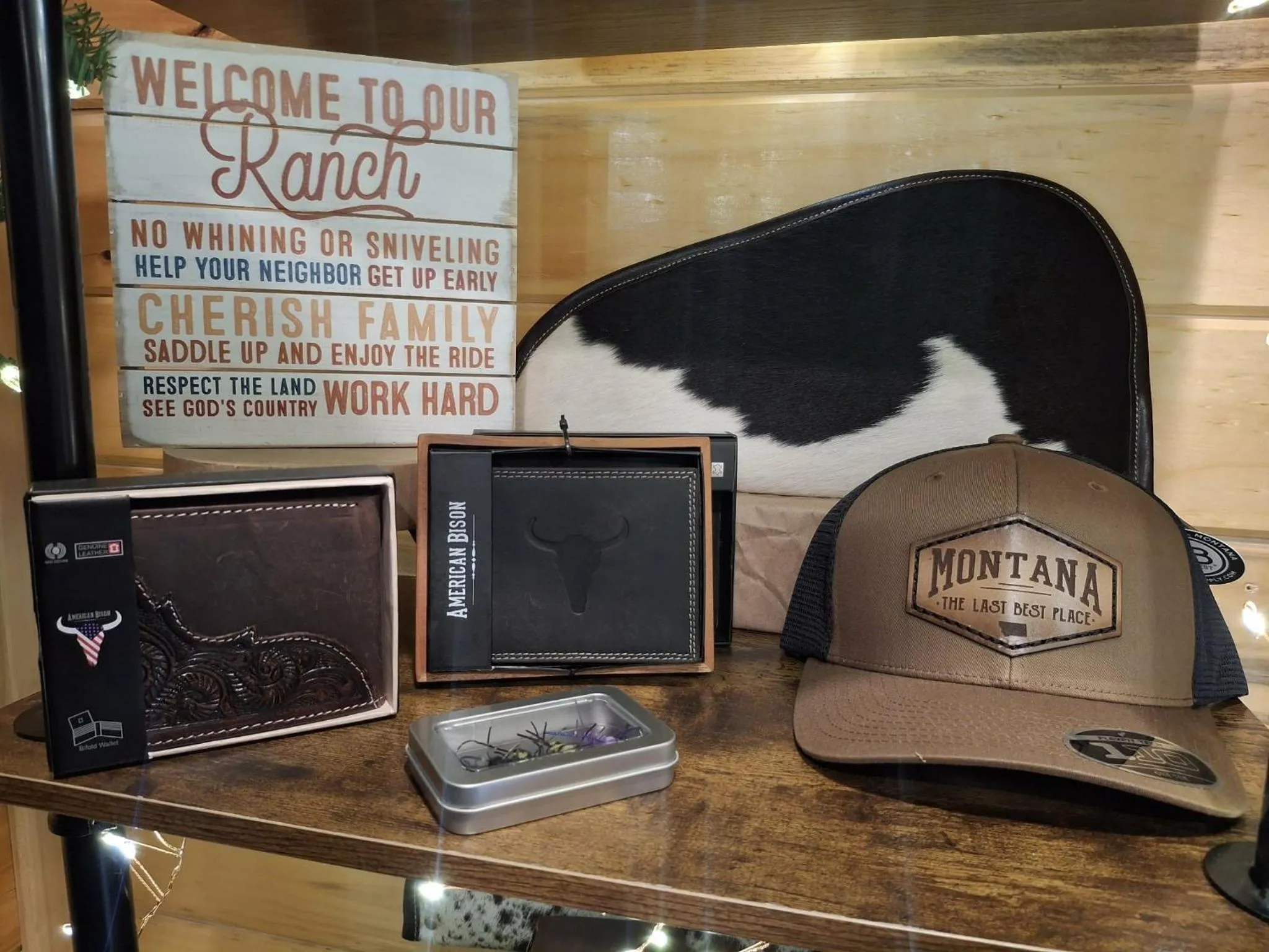 Shopping Area in Riverfront Motel & Cabins