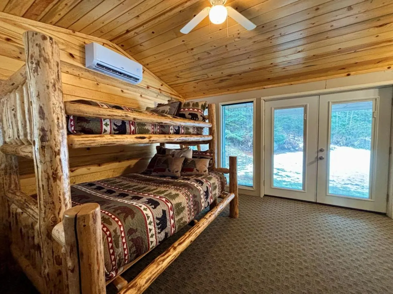 Bedroom, Bed in Riverfront Motel & Cabins