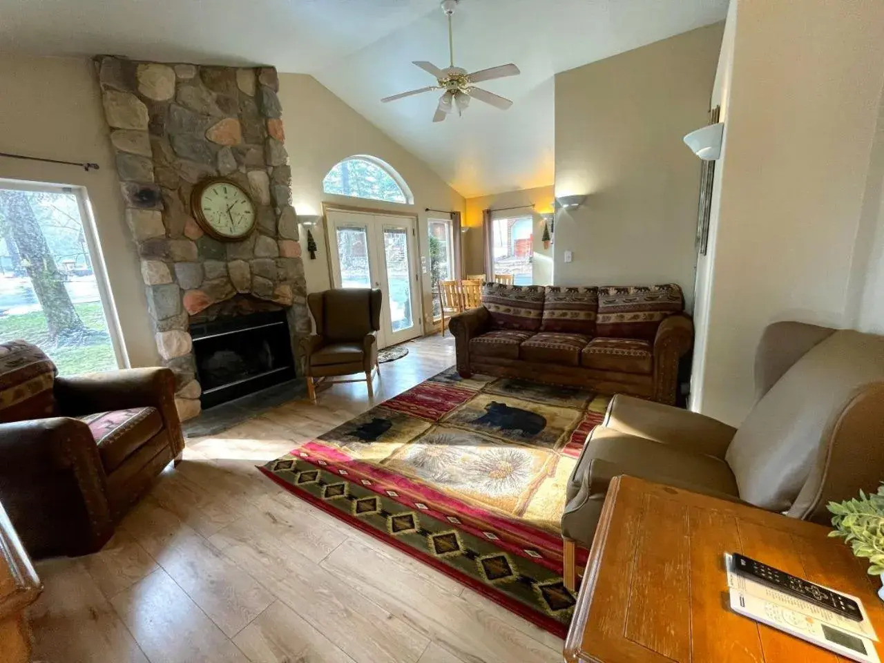 Two-Bedroom Chalet in Riverfront Motel & Cabins Two-Bedroom Chalet in Riverfront Motel & Cabins