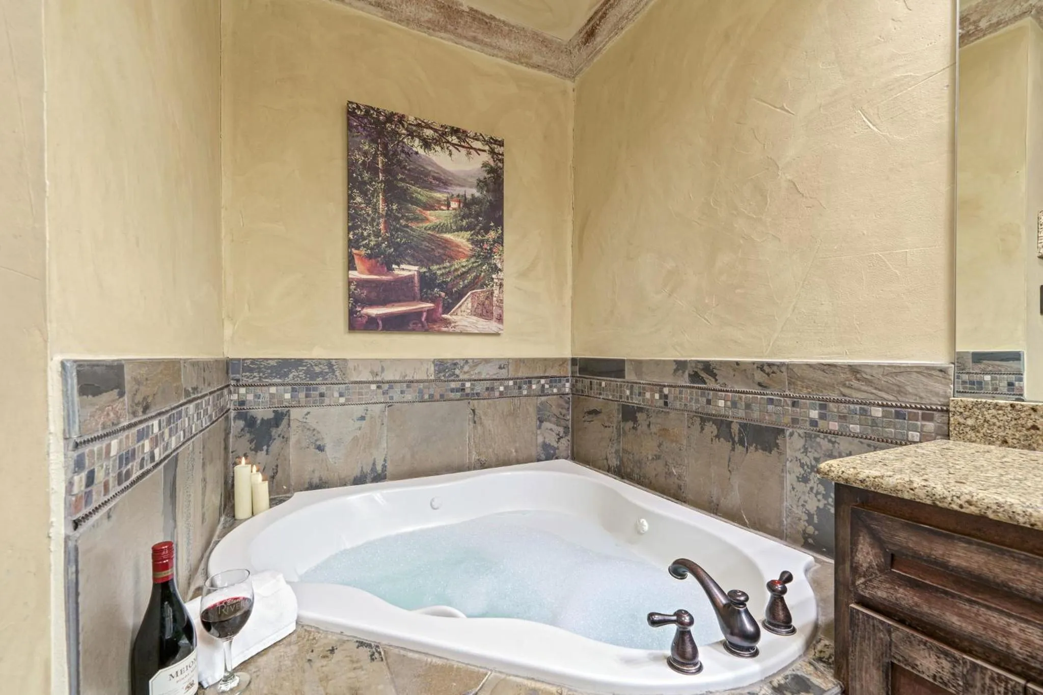 Hot Tub in Blanco Riverside Cottages