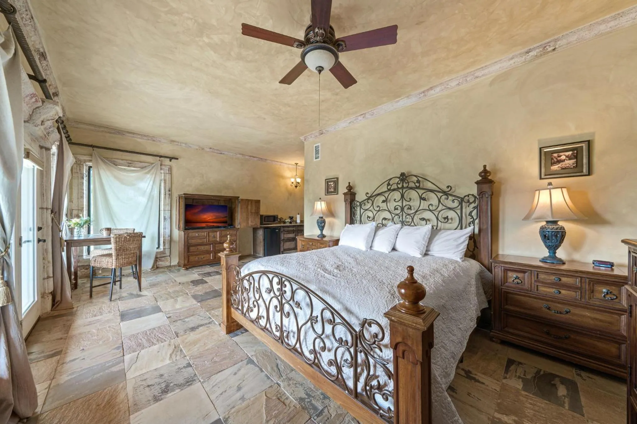 Bed in Blanco Riverside Cottages