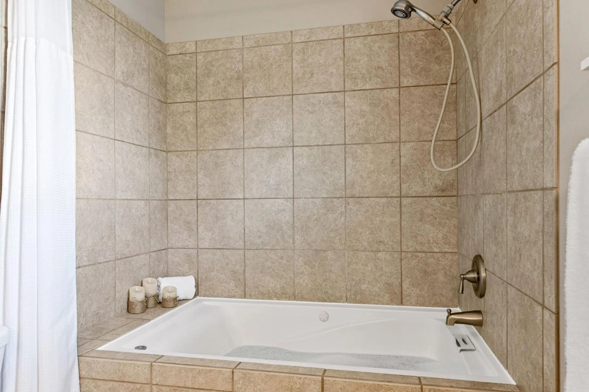 Bath in Blanco Riverside Cottages