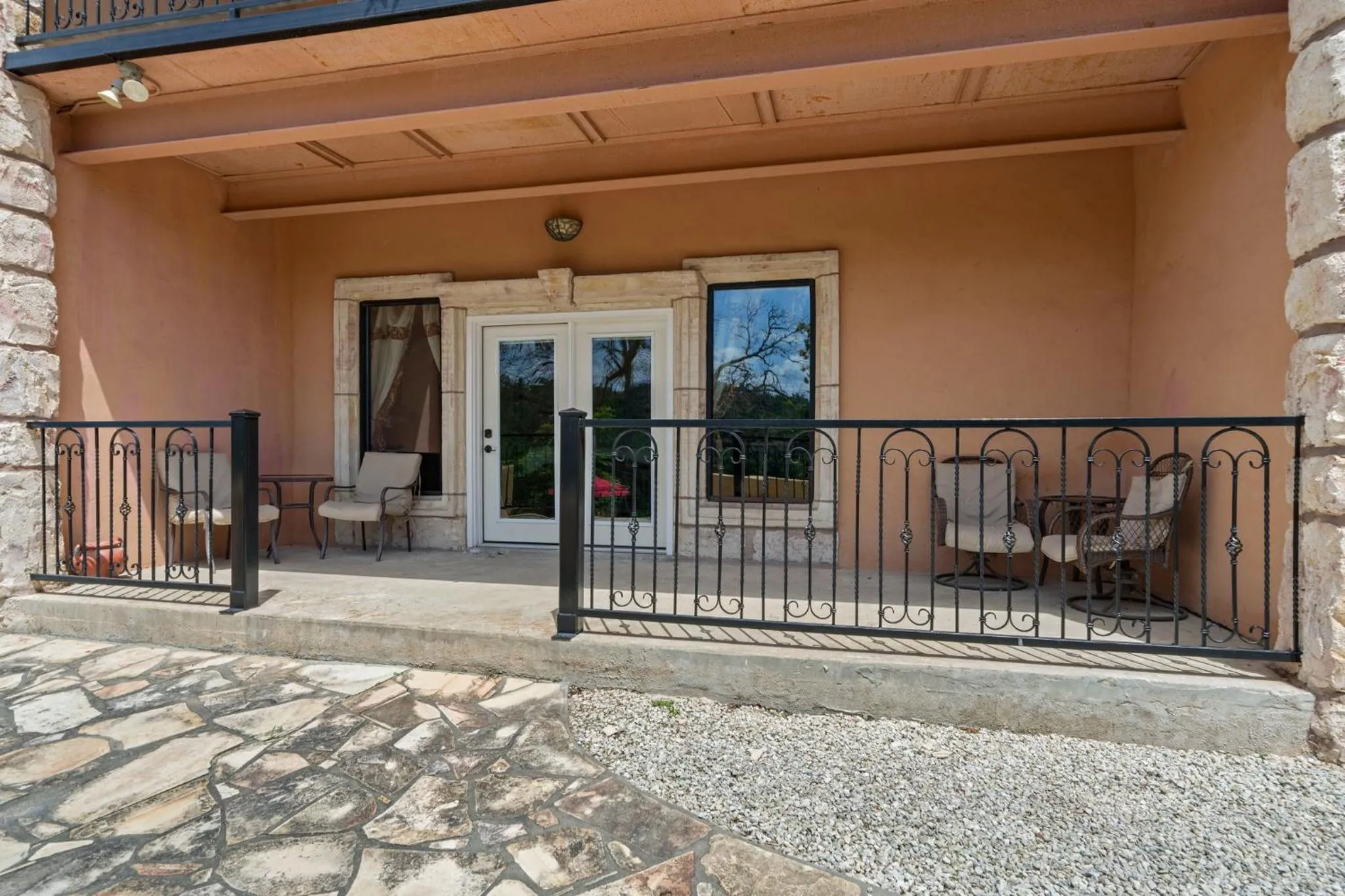 Patio in Blanco Riverside Cottages