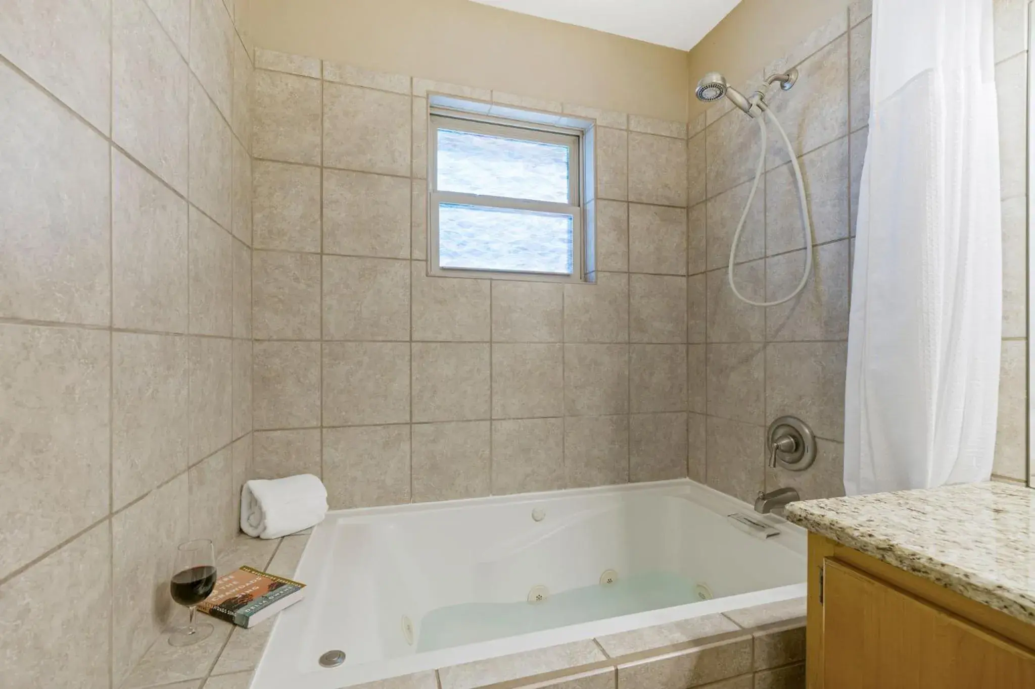 Yellow Bungalow in Blanco Riverside Cottages Yellow Bungalow in Blanco Riverside Cottages