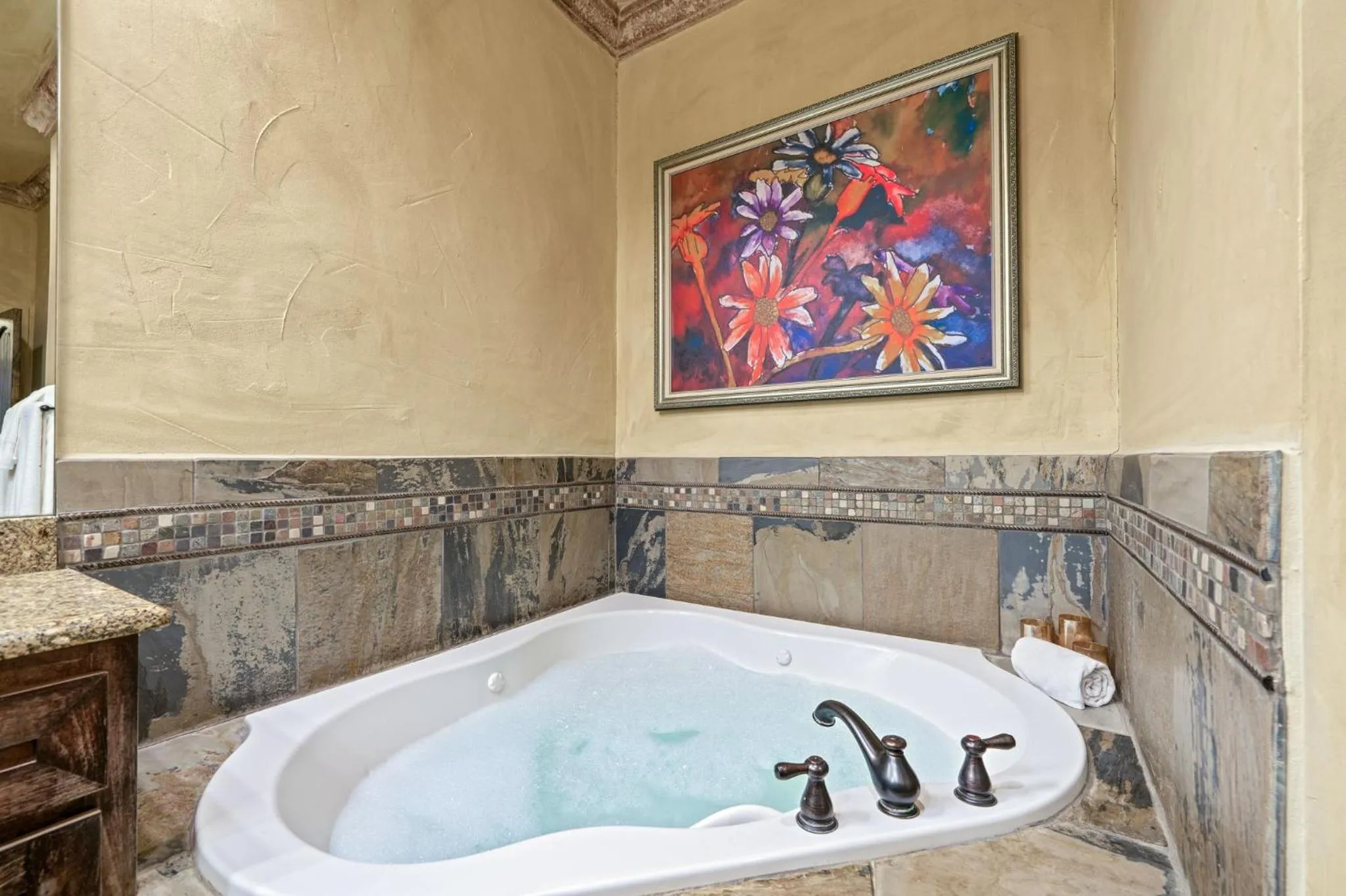 Hot Tub in Blanco Riverside Cottages