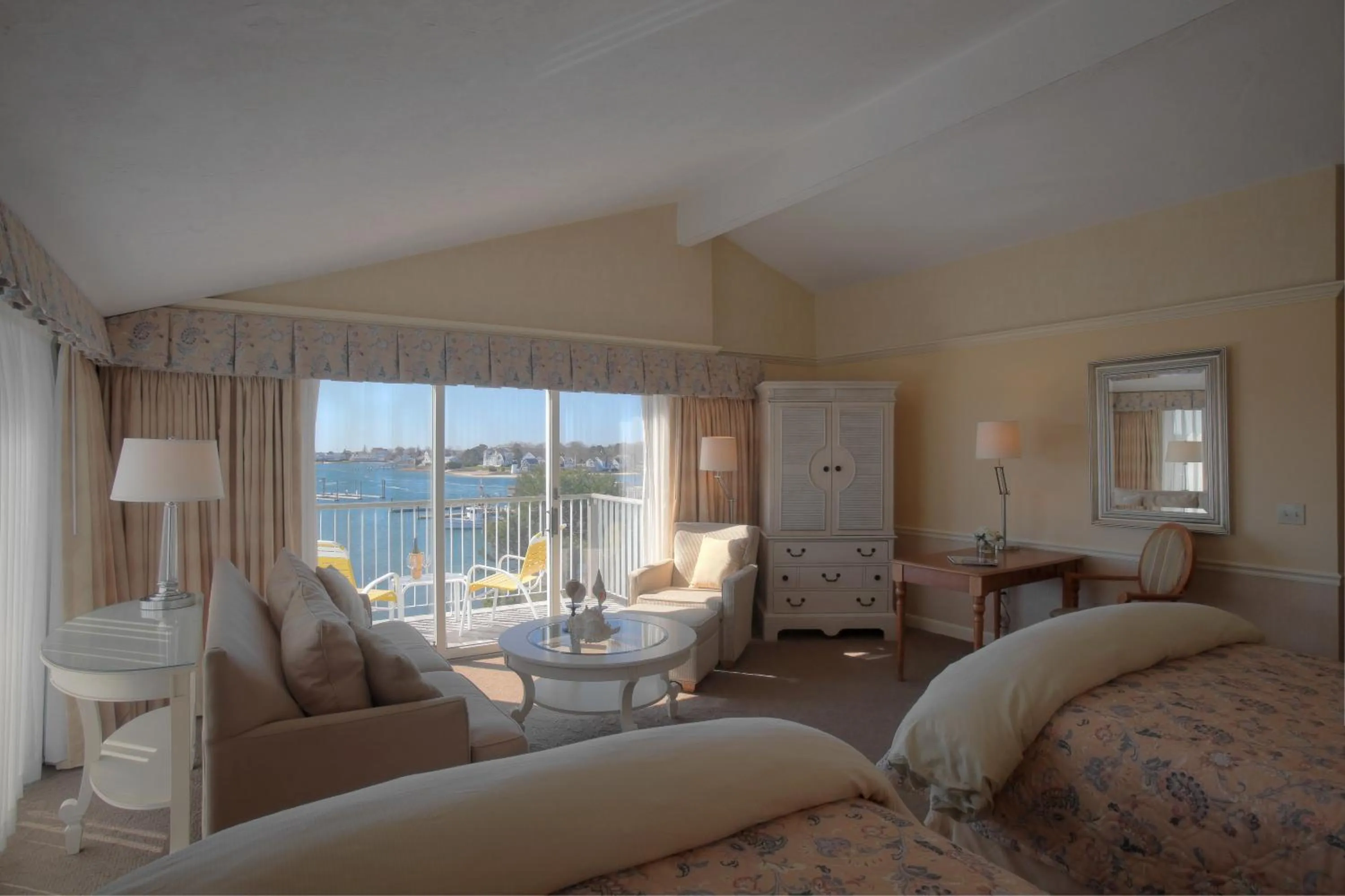 Photo of the whole room, Bed in Anchor In Hotel - Hyannis, MA