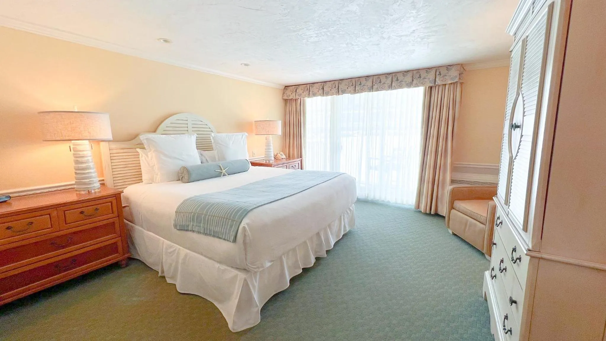 Bed in Anchor In Hotel - Hyannis, MA