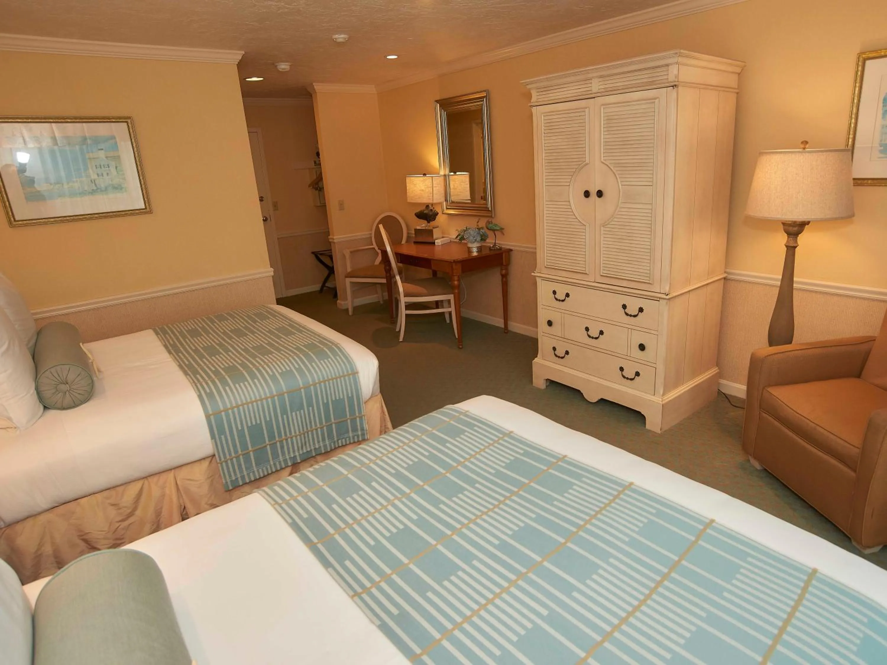 Photo of the whole room, Bed in Anchor In Hotel - Hyannis, MA