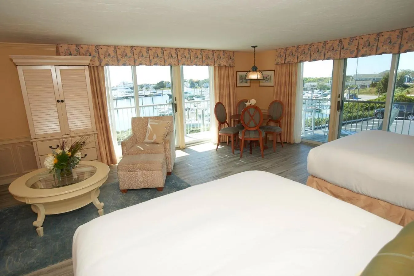 Photo of the whole room, Bed in Anchor In Hotel - Hyannis, MA