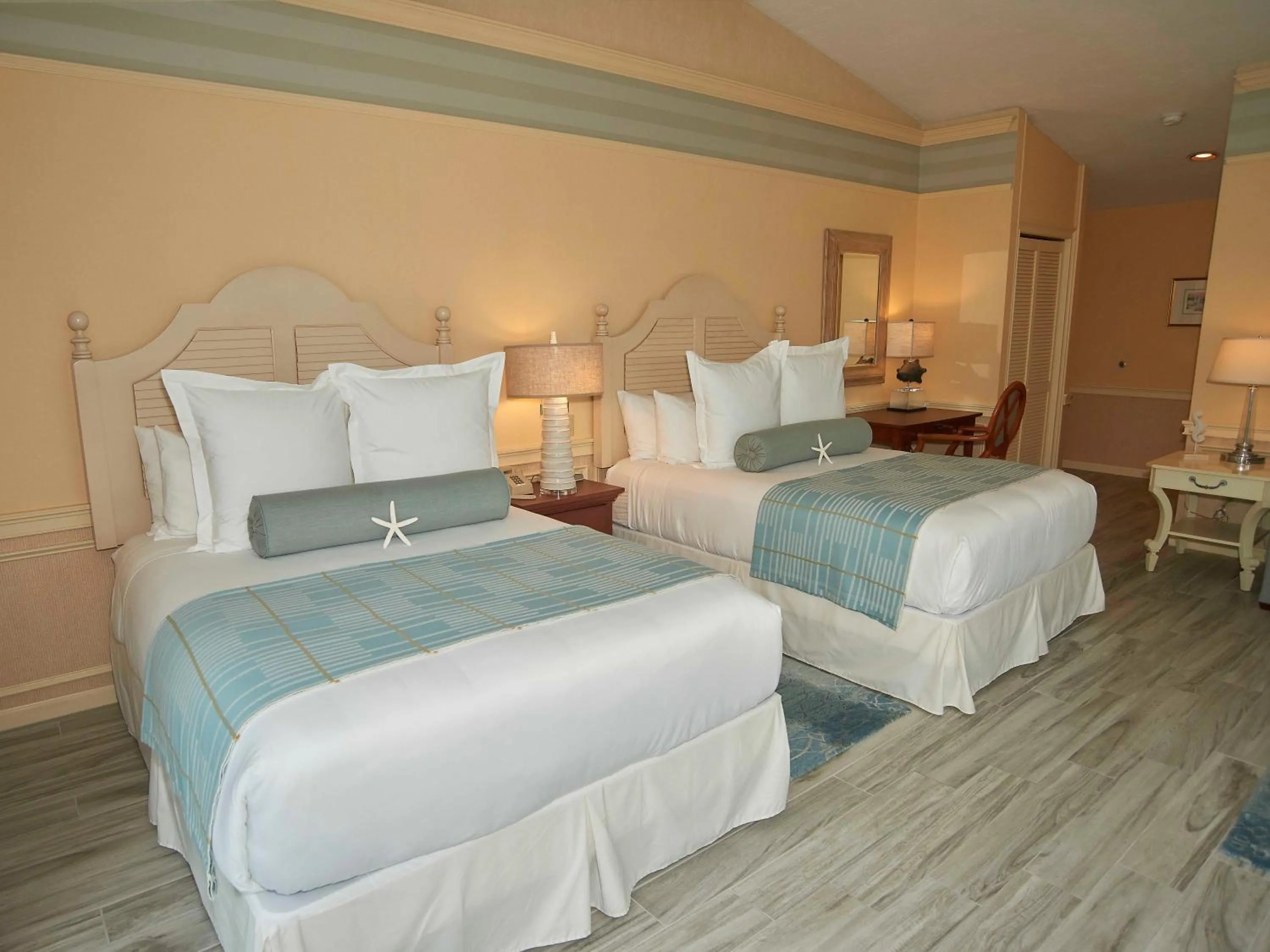 Bed in Anchor In Hotel - Hyannis, MA