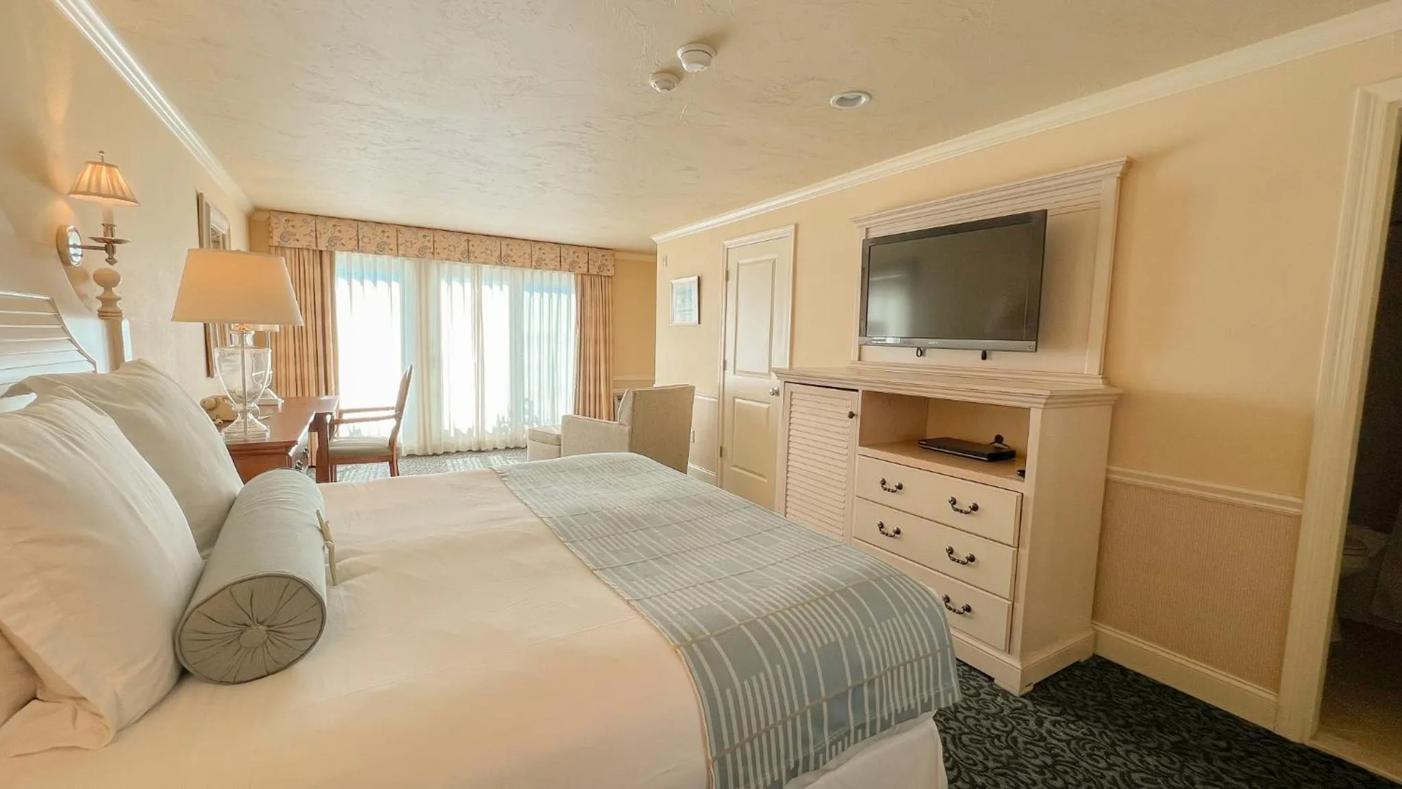 Bed in Anchor In Hotel - Hyannis, MA