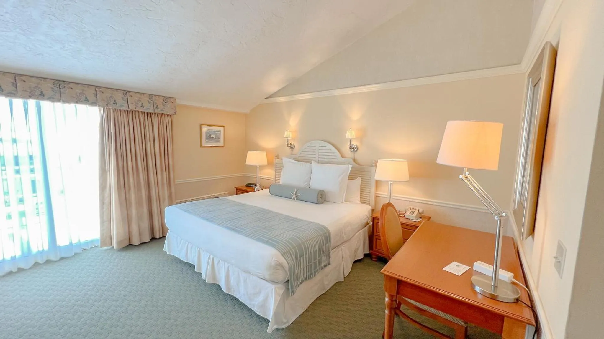 Bed in Anchor In Hotel - Hyannis, MA