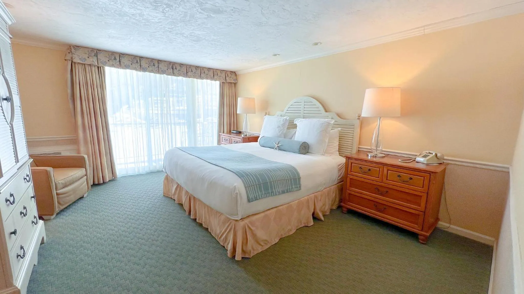 Bed in Anchor In Hotel - Hyannis, MA