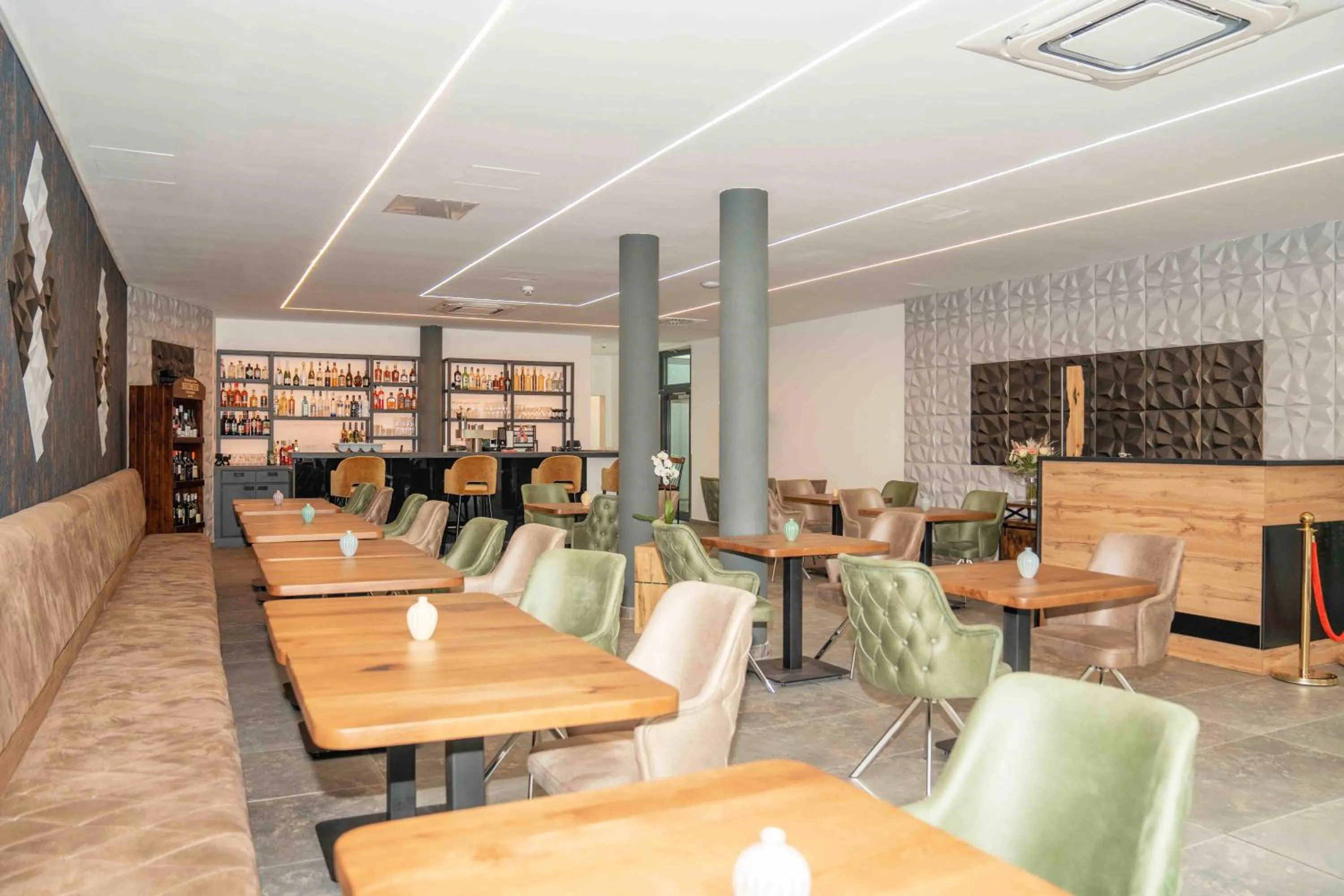 Restaurant/places to eat in Central Hotel & Lounge Adult Only