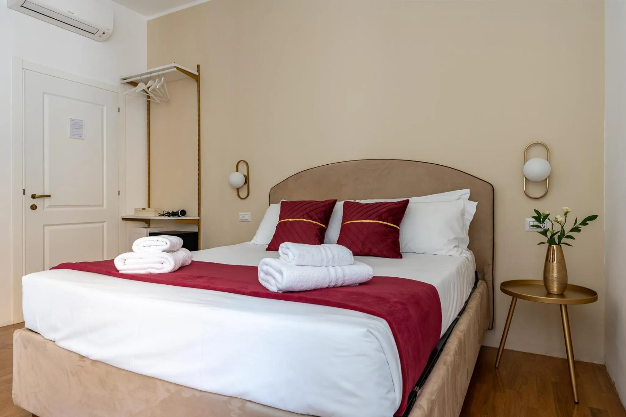 Bed in Decimo Meridio- At Spanish Steps-