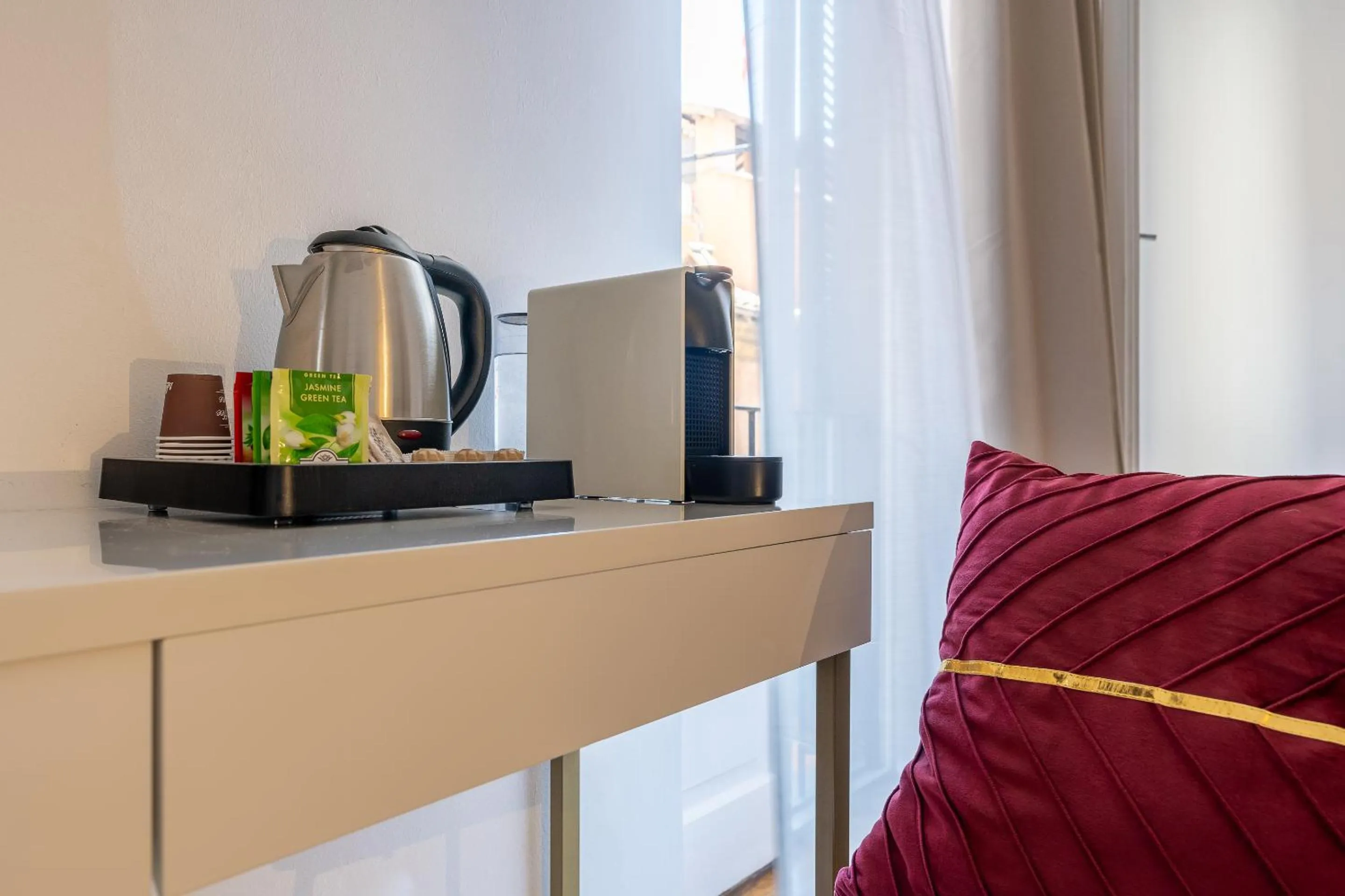 Area and facilities in Decimo Meridio- At Spanish Steps-