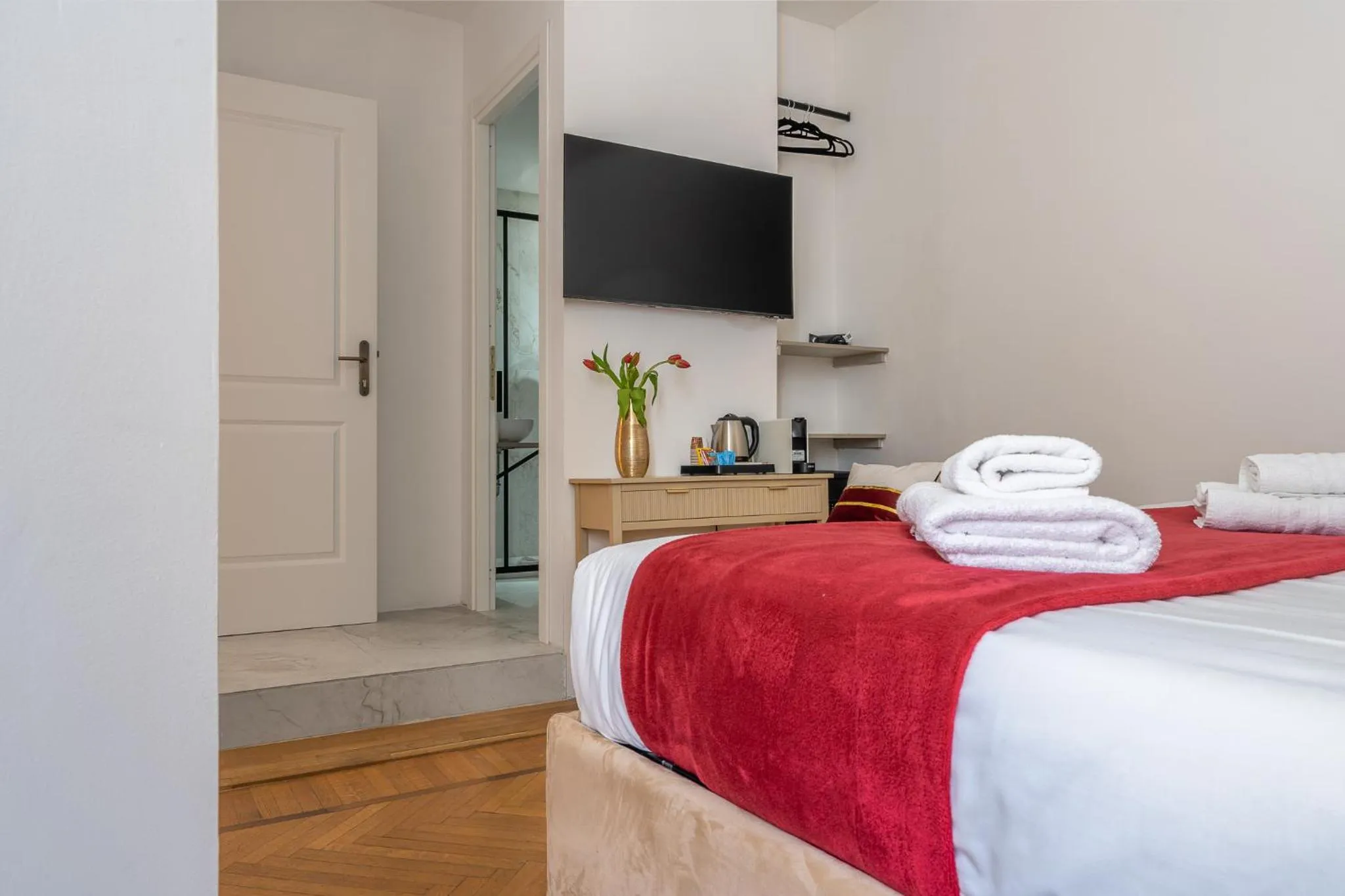 Bed in Decimo Meridio- At Spanish Steps-