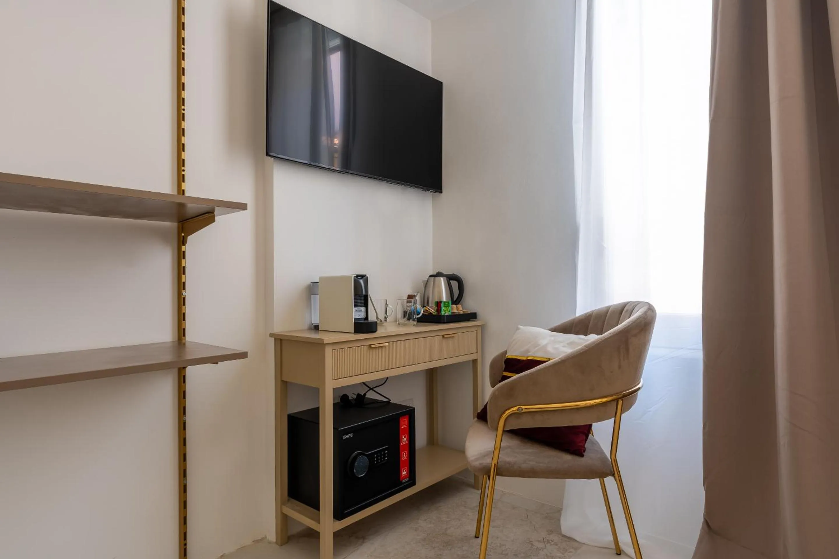 TV and multimedia in Decimo Meridio- At Spanish Steps-