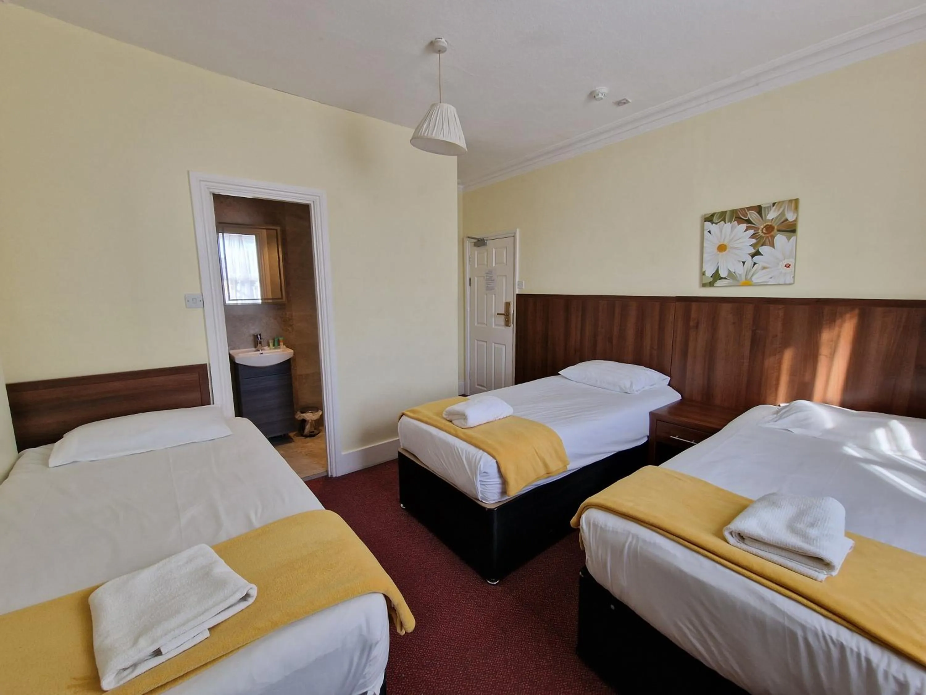 Photo of the whole room, Bed in Hotel 65